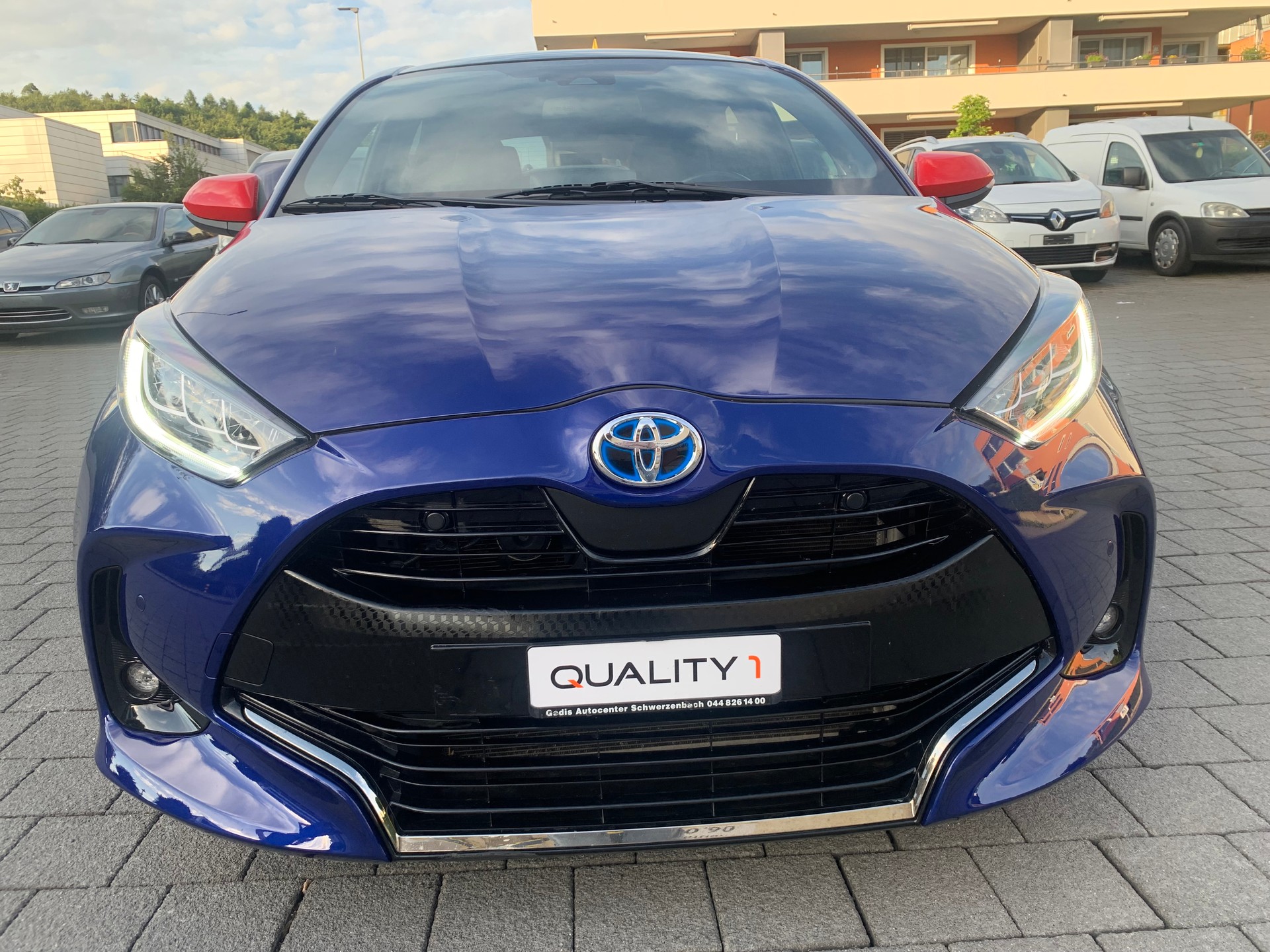TOYOTA Yaris 1.5 Premiere Edition e-CVT-image-4
