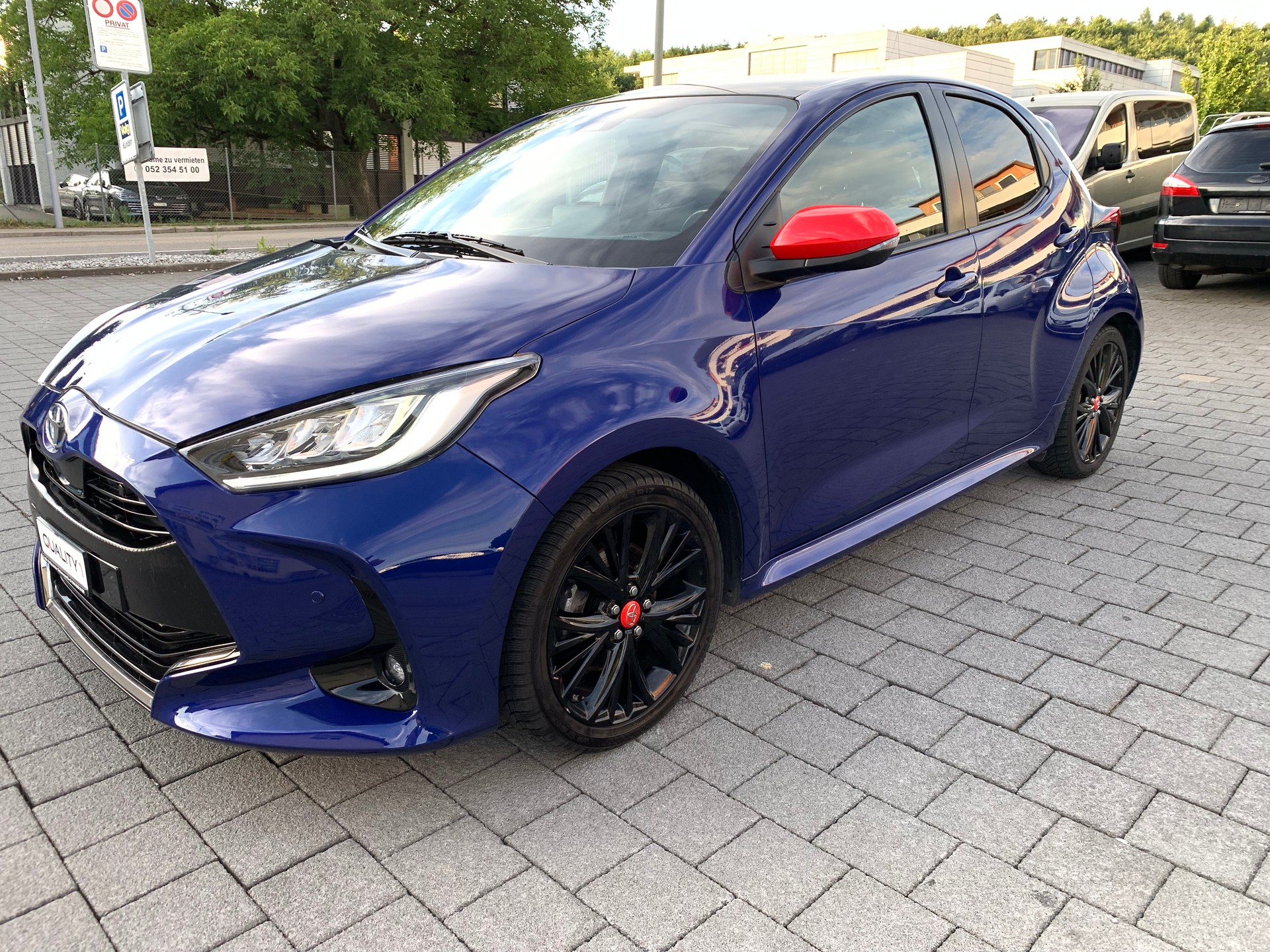 TOYOTA Yaris 1.5 Premiere Edition e-CVT-image-0