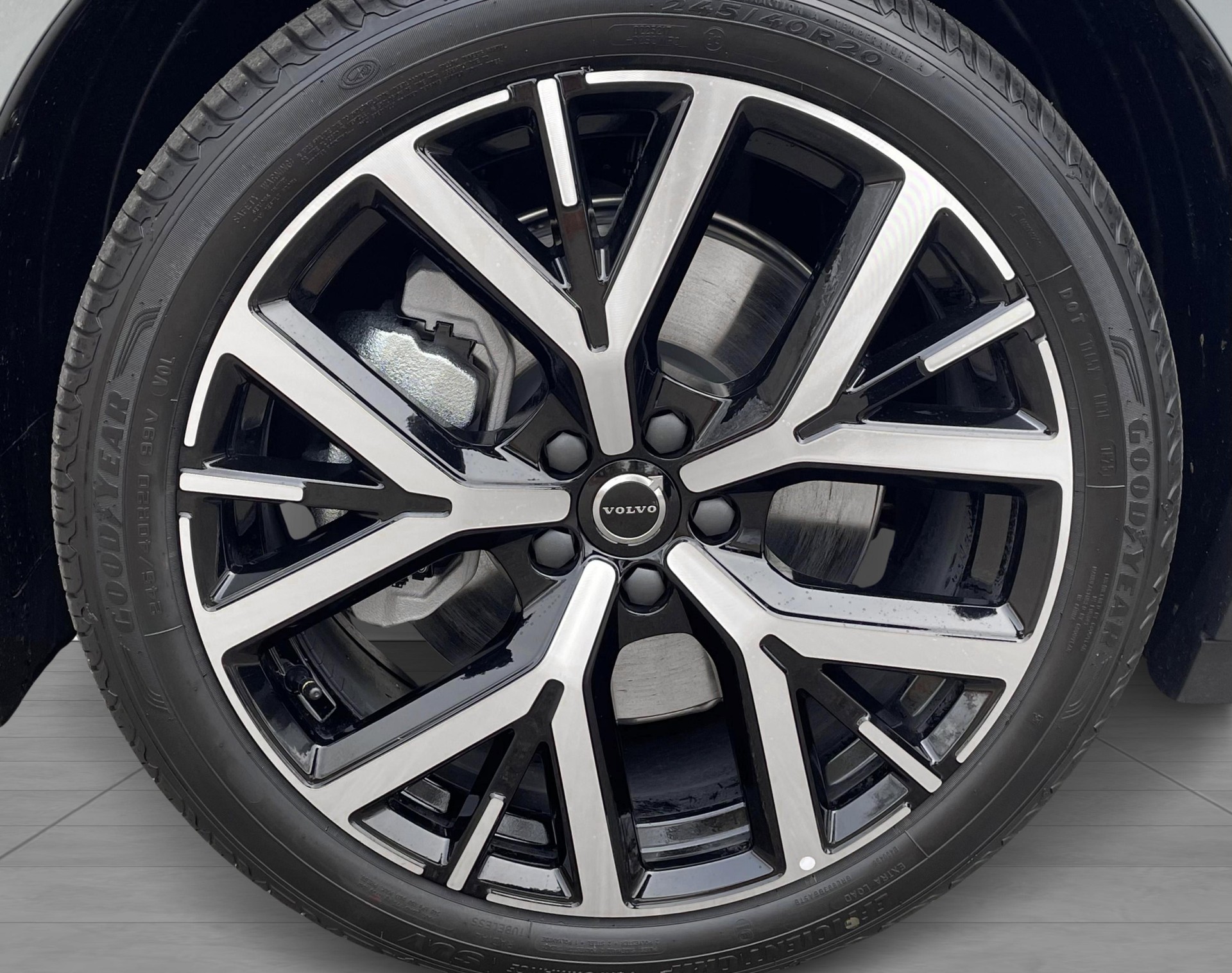 VOLVO EX 30 E60 Twin Ultra Performanc-image-10