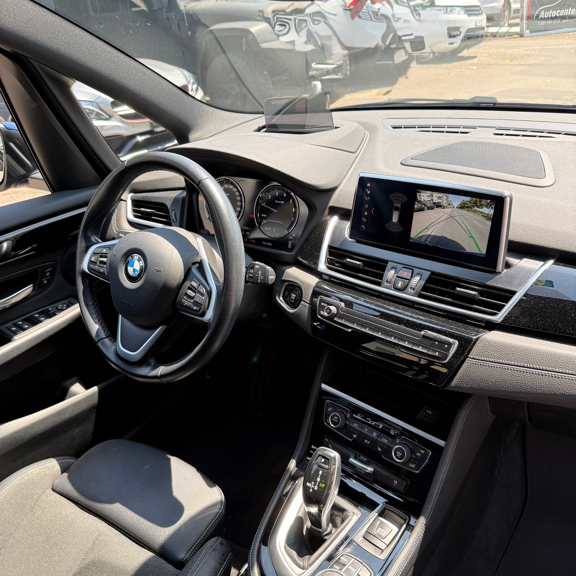 BMW 218i Gran Tourer DKG Sport Line-image-10