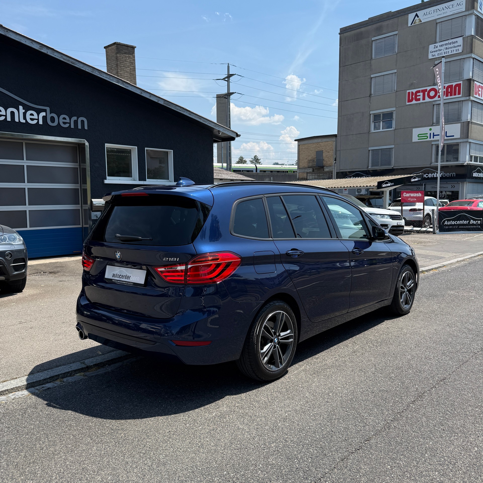 BMW 218i Gran Tourer DKG Sport Line-image-6