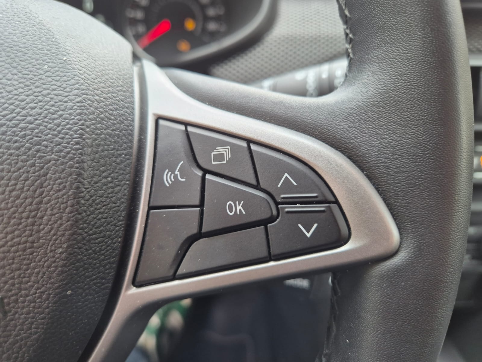 DACIA Sandero TCe 90 Journey CVT-image-17