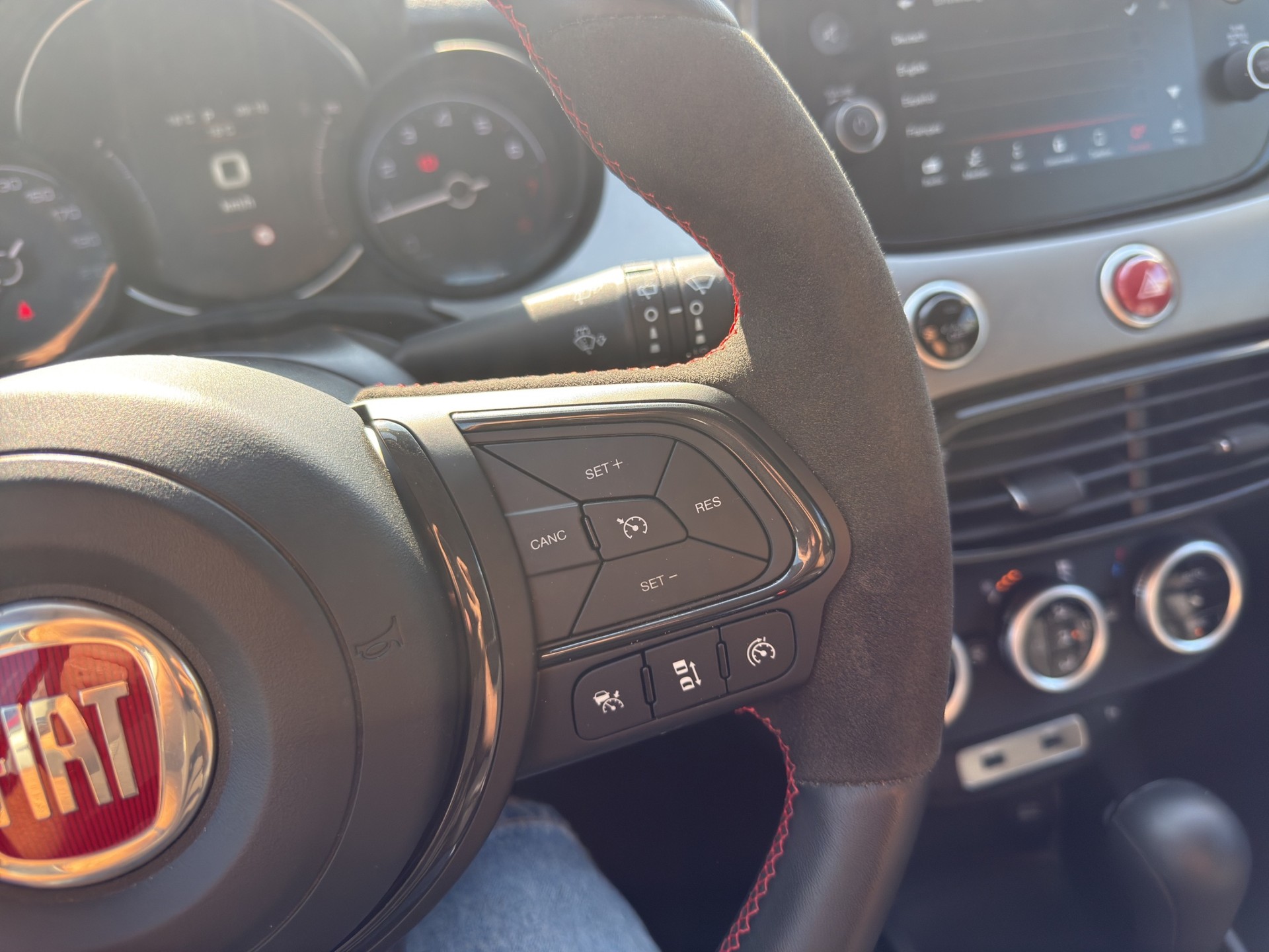 FIAT 500 X 1.5 Hybrid Sport-image-24