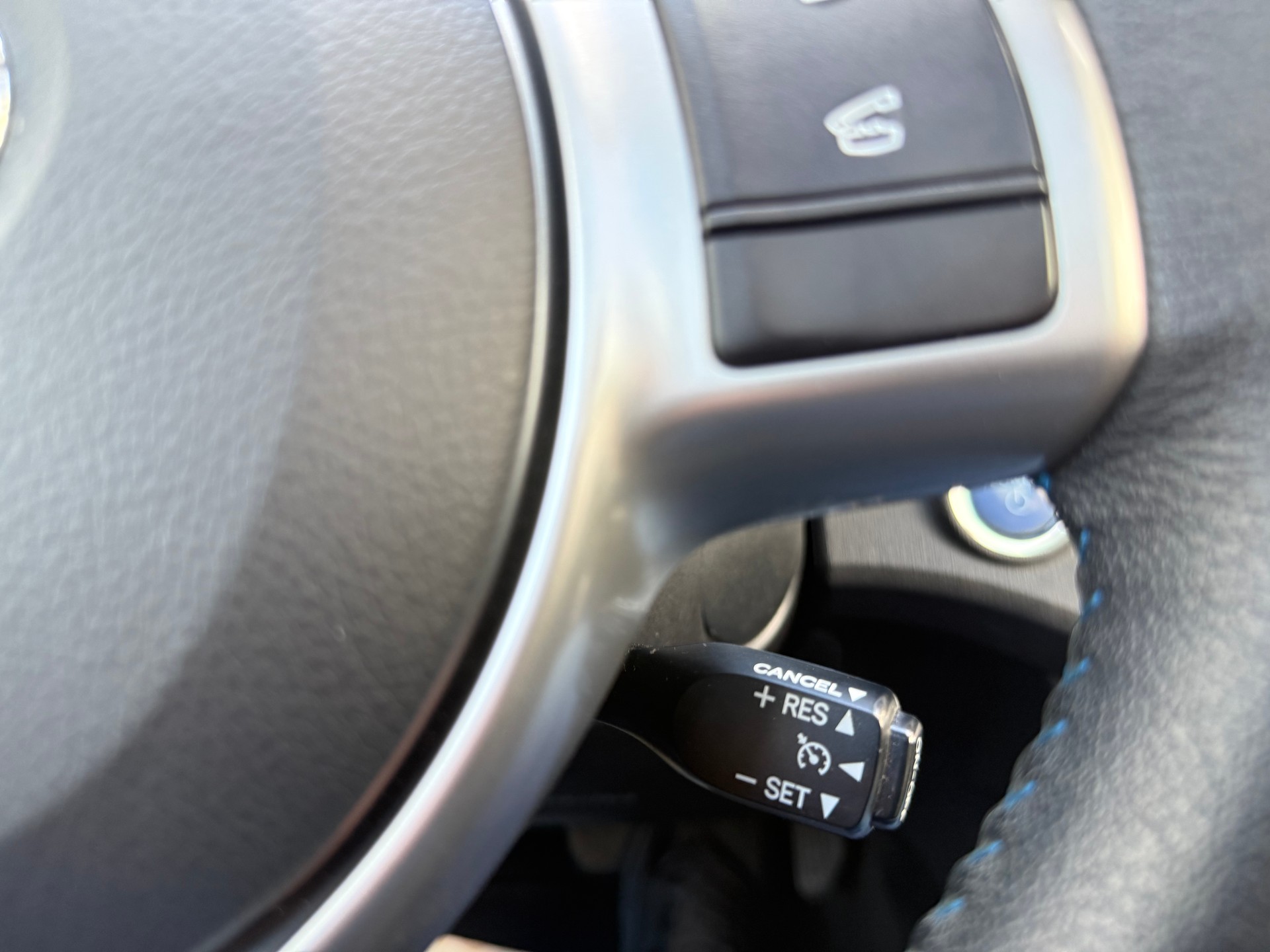 TOYOTA Yaris 1.5 VVT-i Hybrid Sol Premium CVT-image-15