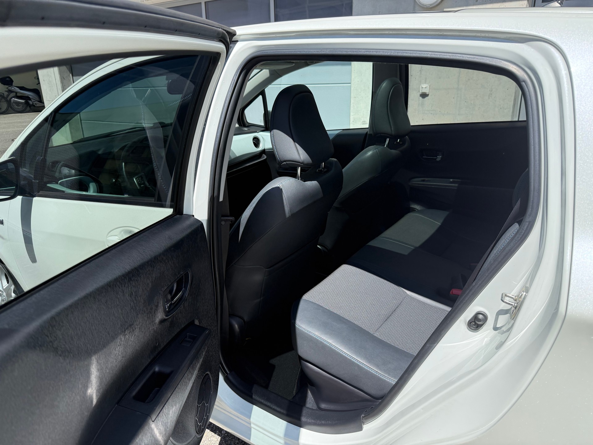 TOYOTA Yaris 1.5 VVT-i Hybrid Sol Premium CVT-image-24