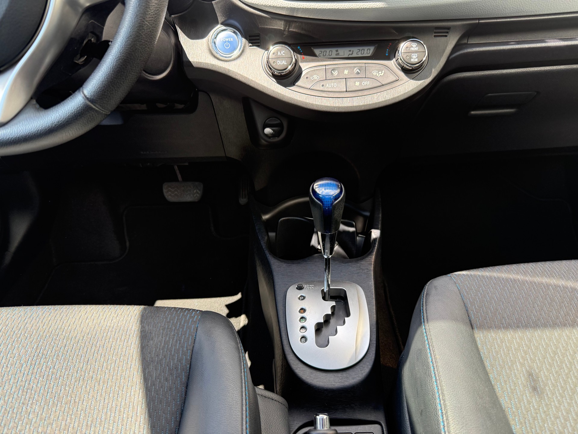 TOYOTA Yaris 1.5 VVT-i Hybrid Sol Premium CVT-image-19