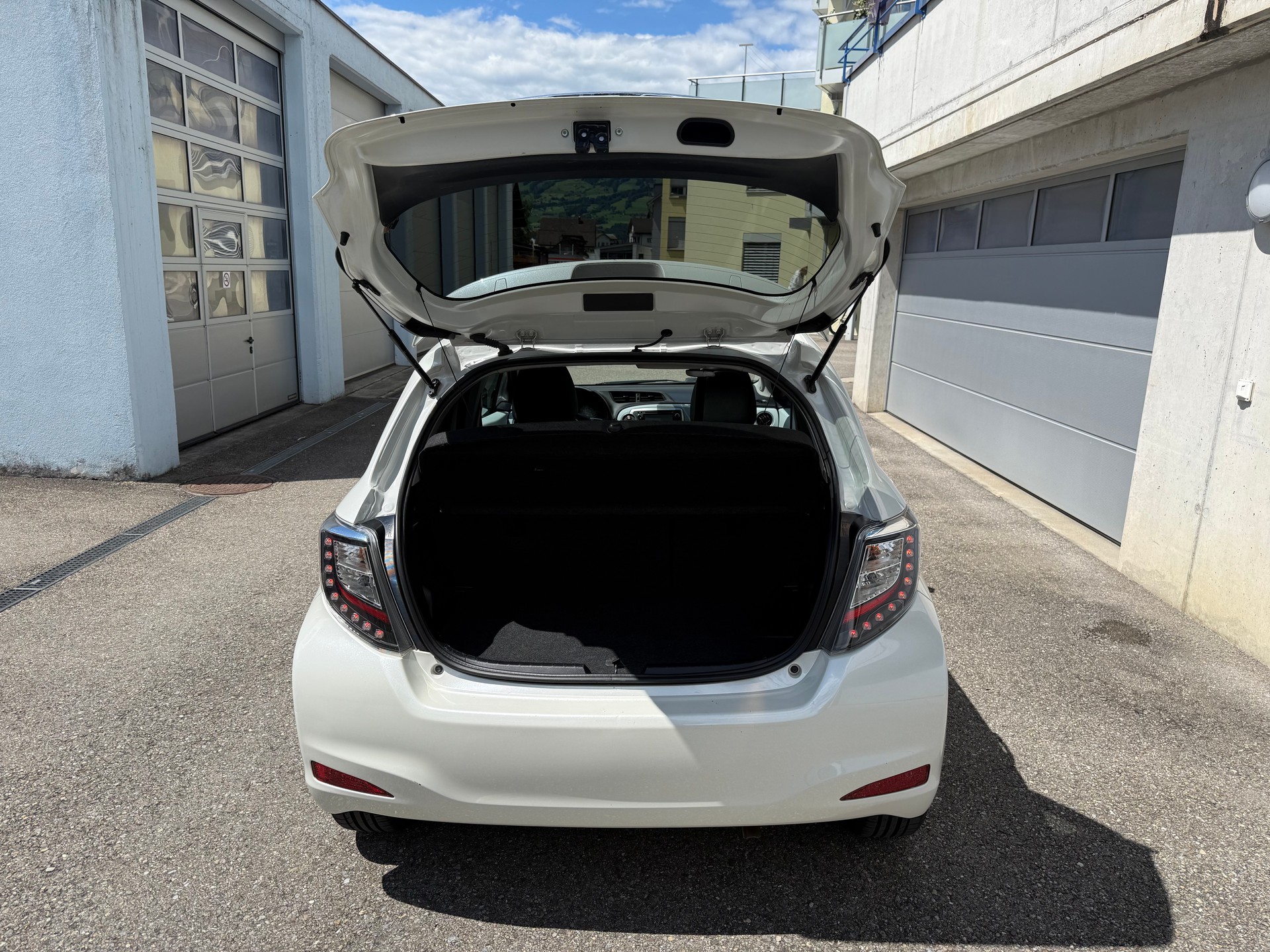 TOYOTA Yaris 1.5 VVT-i Hybrid Sol Premium CVT-image-26
