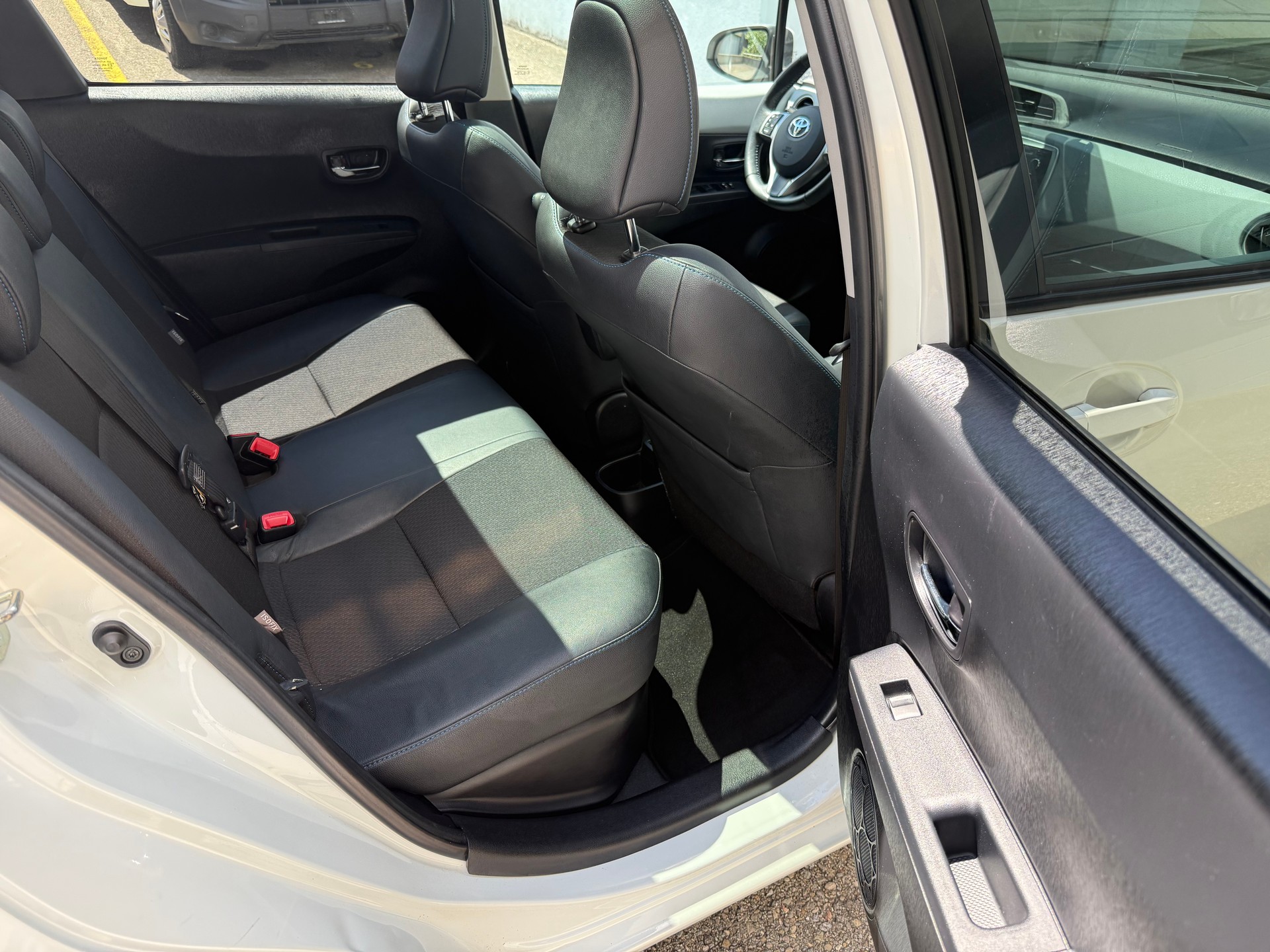 TOYOTA Yaris 1.5 VVT-i Hybrid Sol Premium CVT-image-25