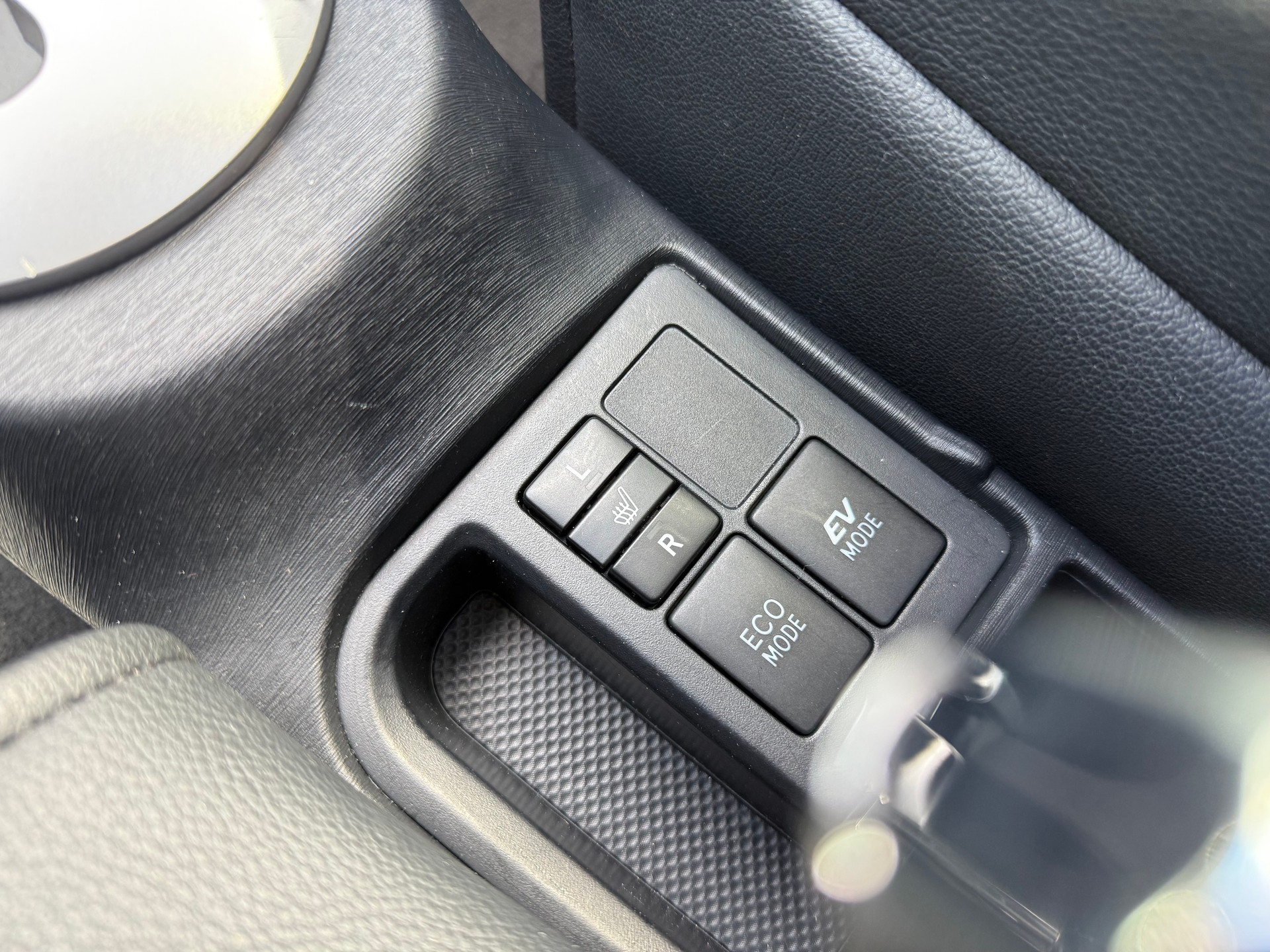 TOYOTA Yaris 1.5 VVT-i Hybrid Sol Premium CVT-image-20