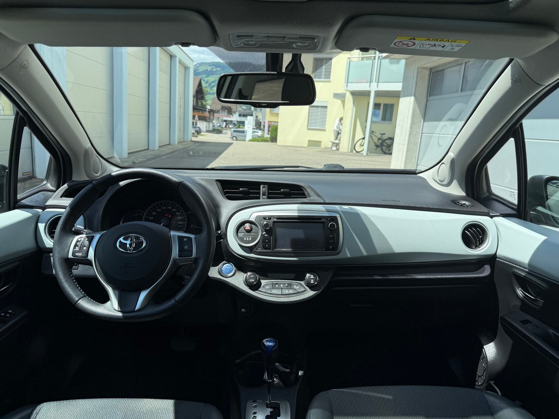 TOYOTA Yaris 1.5 VVT-i Hybrid Sol Premium CVT-image-21