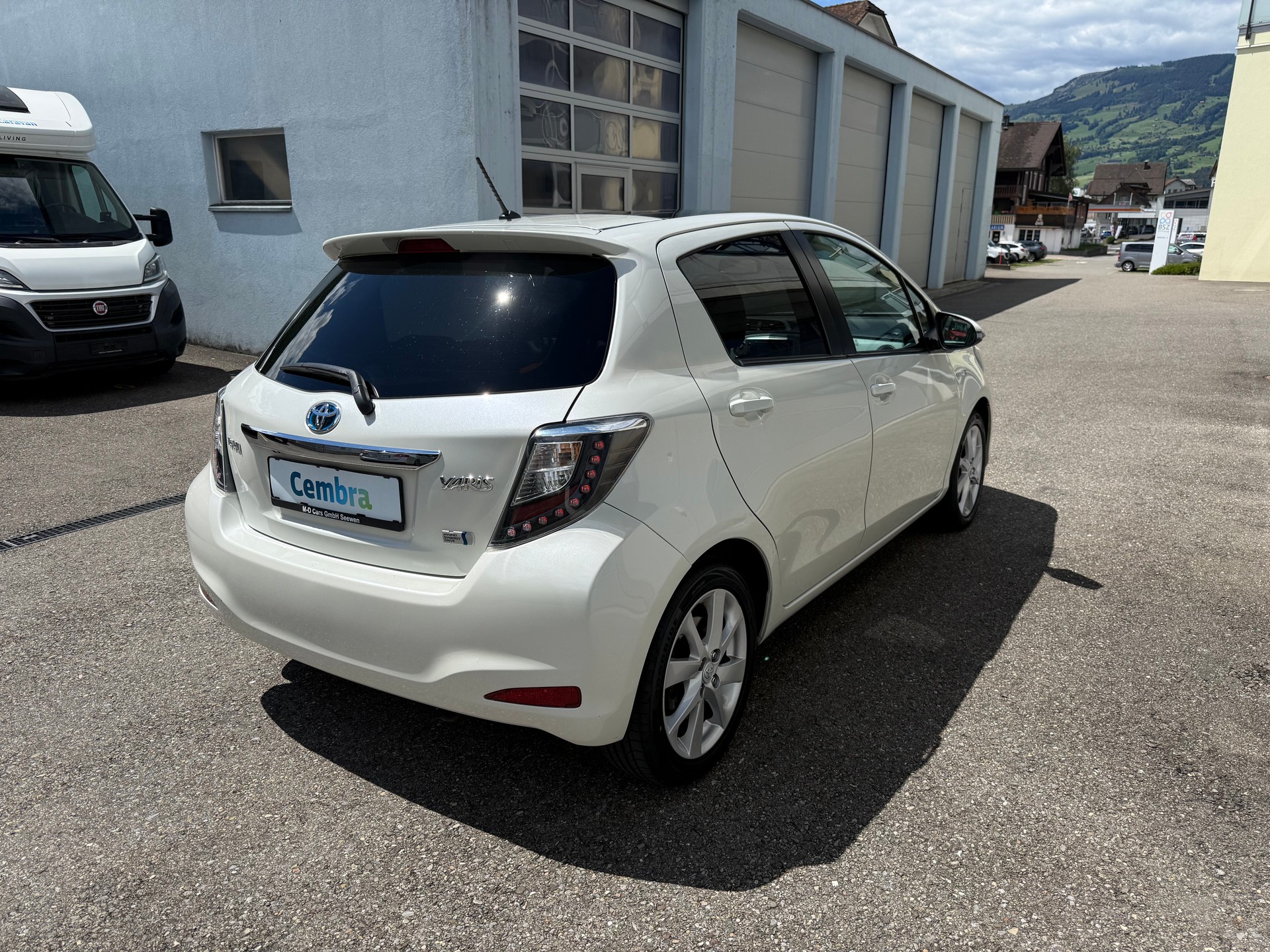 TOYOTA Yaris 1.5 VVT-i Hybrid Sol Premium CVT-image-3
