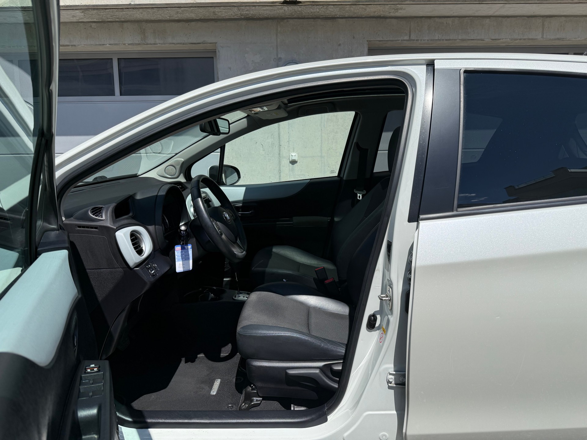 TOYOTA Yaris 1.5 VVT-i Hybrid Sol Premium CVT-image-10