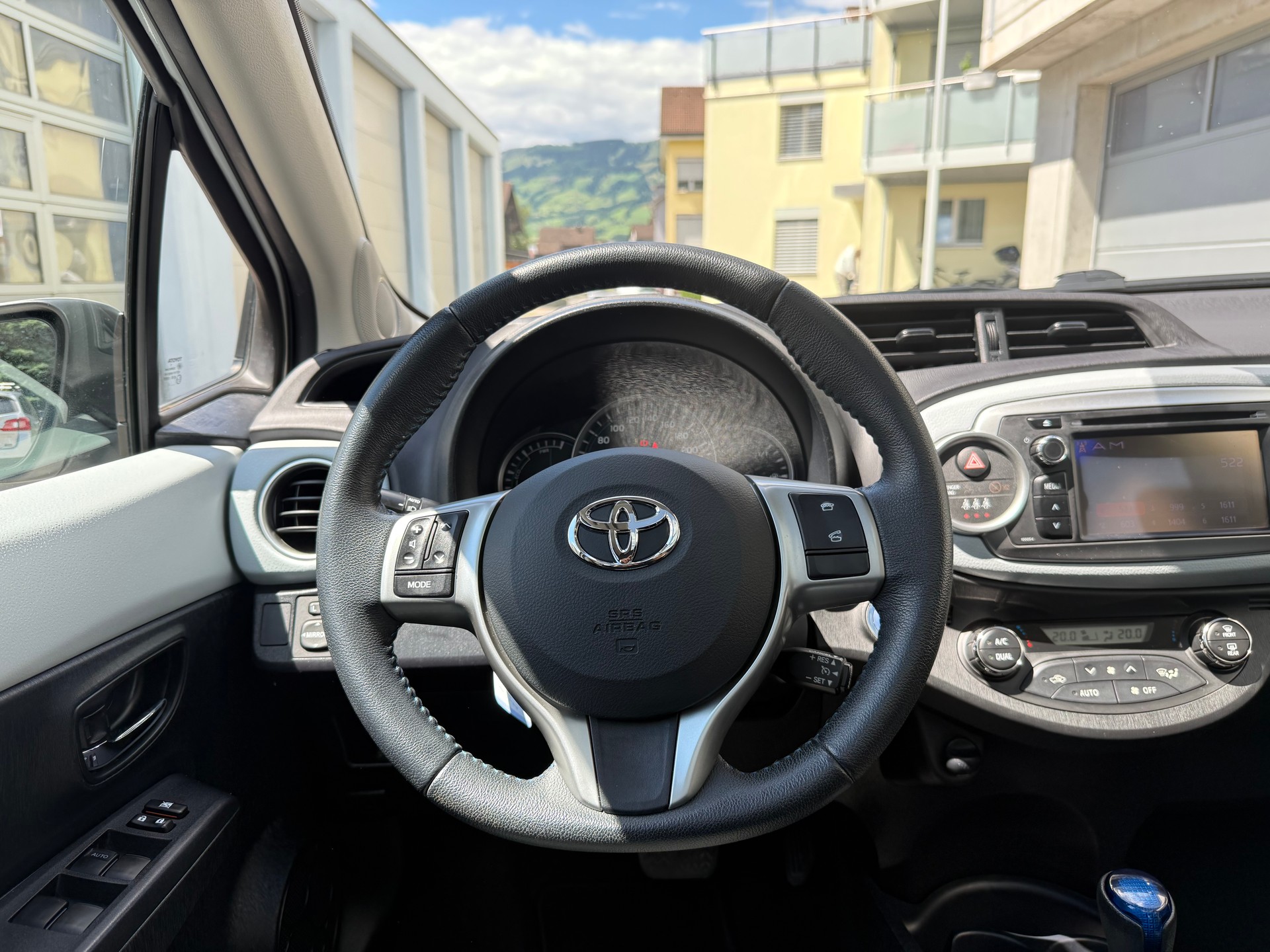 TOYOTA Yaris 1.5 VVT-i Hybrid Sol Premium CVT-image-13