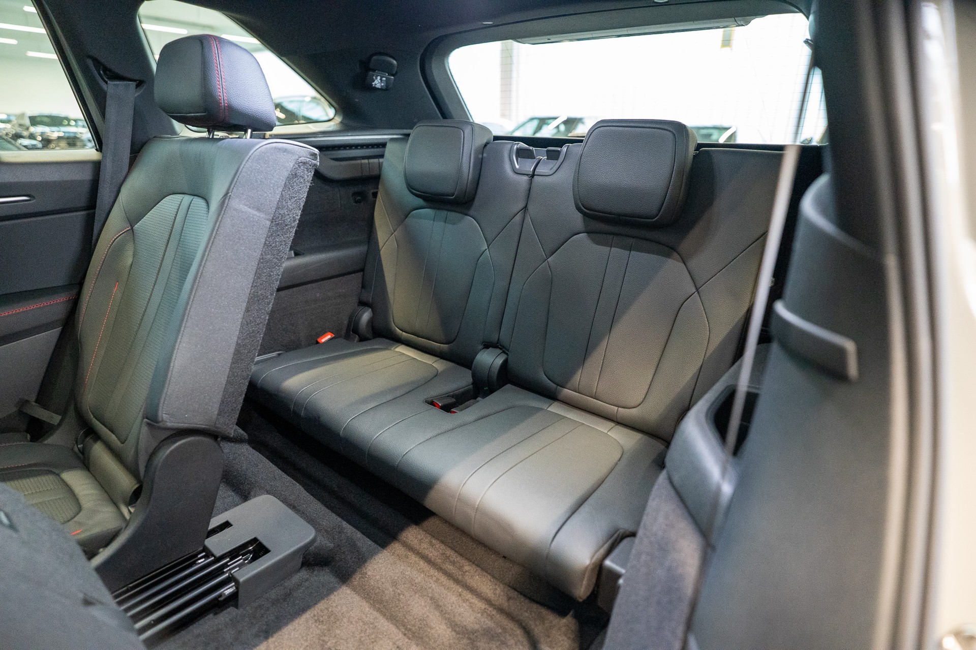 SKODA Kodiaq 2.0 TSI RS / 7 Sitze / Panorama-Glasdach / HeadUp / Anhängerkupplung-image-14