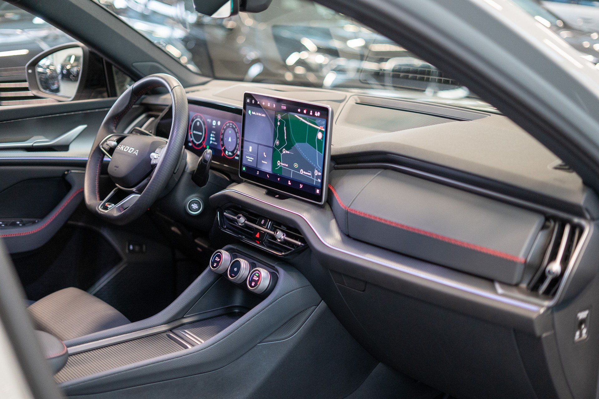 SKODA Kodiaq 2.0 TSI RS / 7 Sitze / Panorama-Glasdach / HeadUp / Anhängerkupplung-image-19