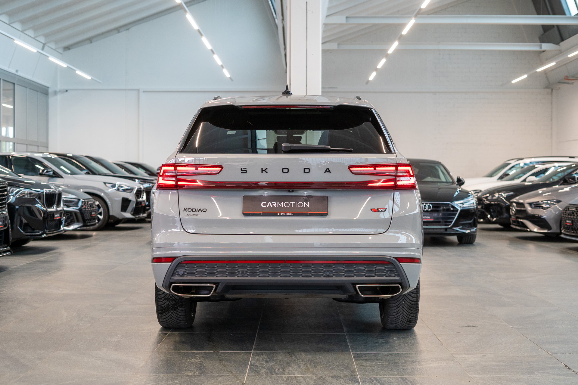 SKODA Kodiaq 2.0 TSI RS / 7 Sitze / Panorama-Glasdach / HeadUp / Anhängerkupplung-image-6