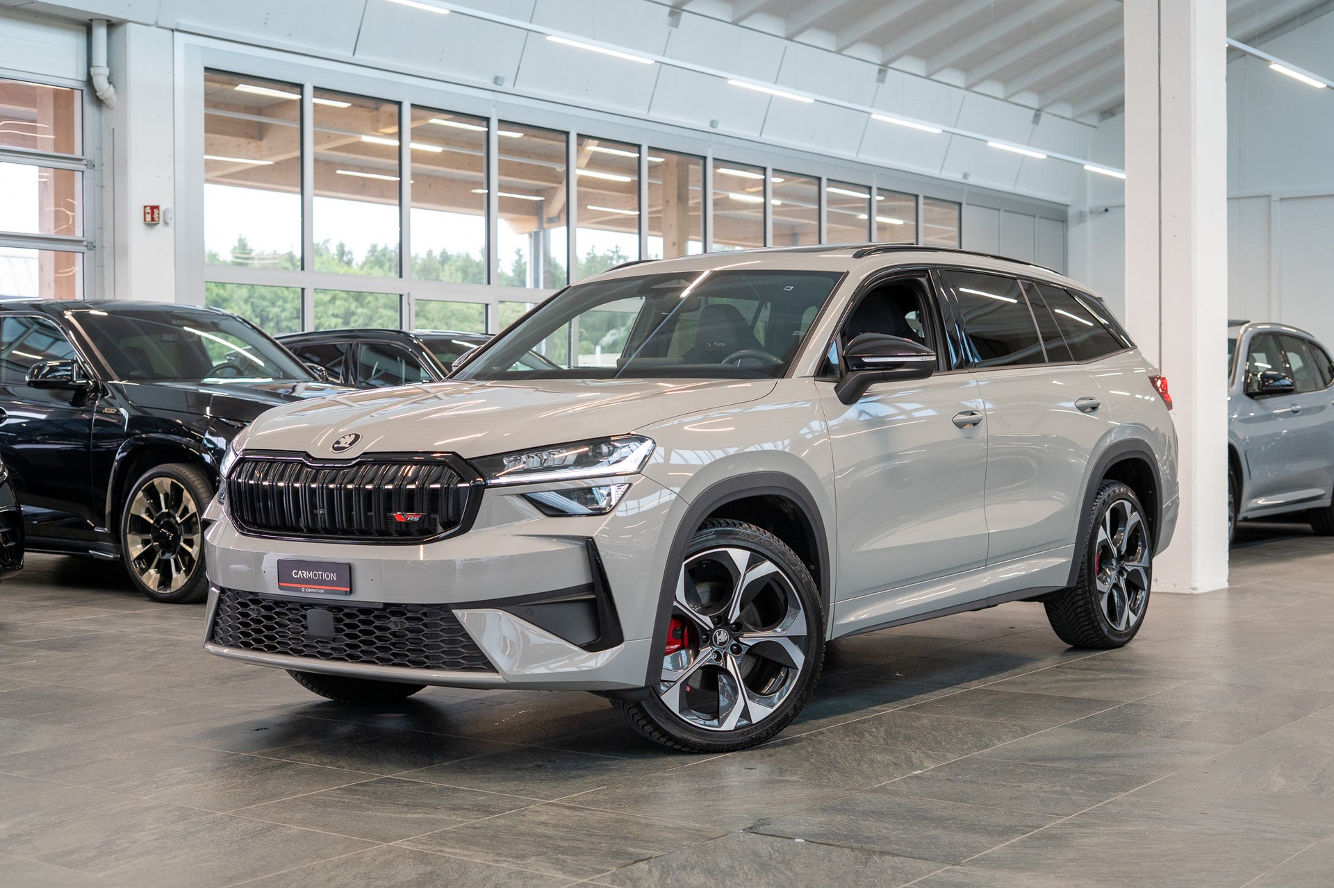 SKODA Kodiaq 2.0 TSI RS / Panorama-Glasdach / HeadUp / Anhängerkupplung