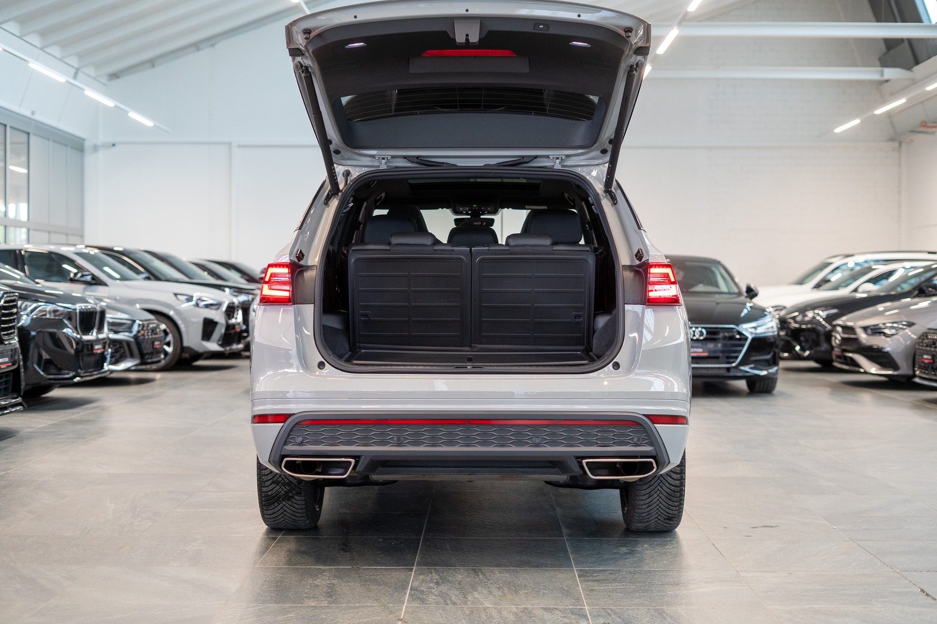 SKODA Kodiaq 2.0 TSI RS / 7 Sitze / Panorama-Glasdach / HeadUp / Anhängerkupplung-image-7