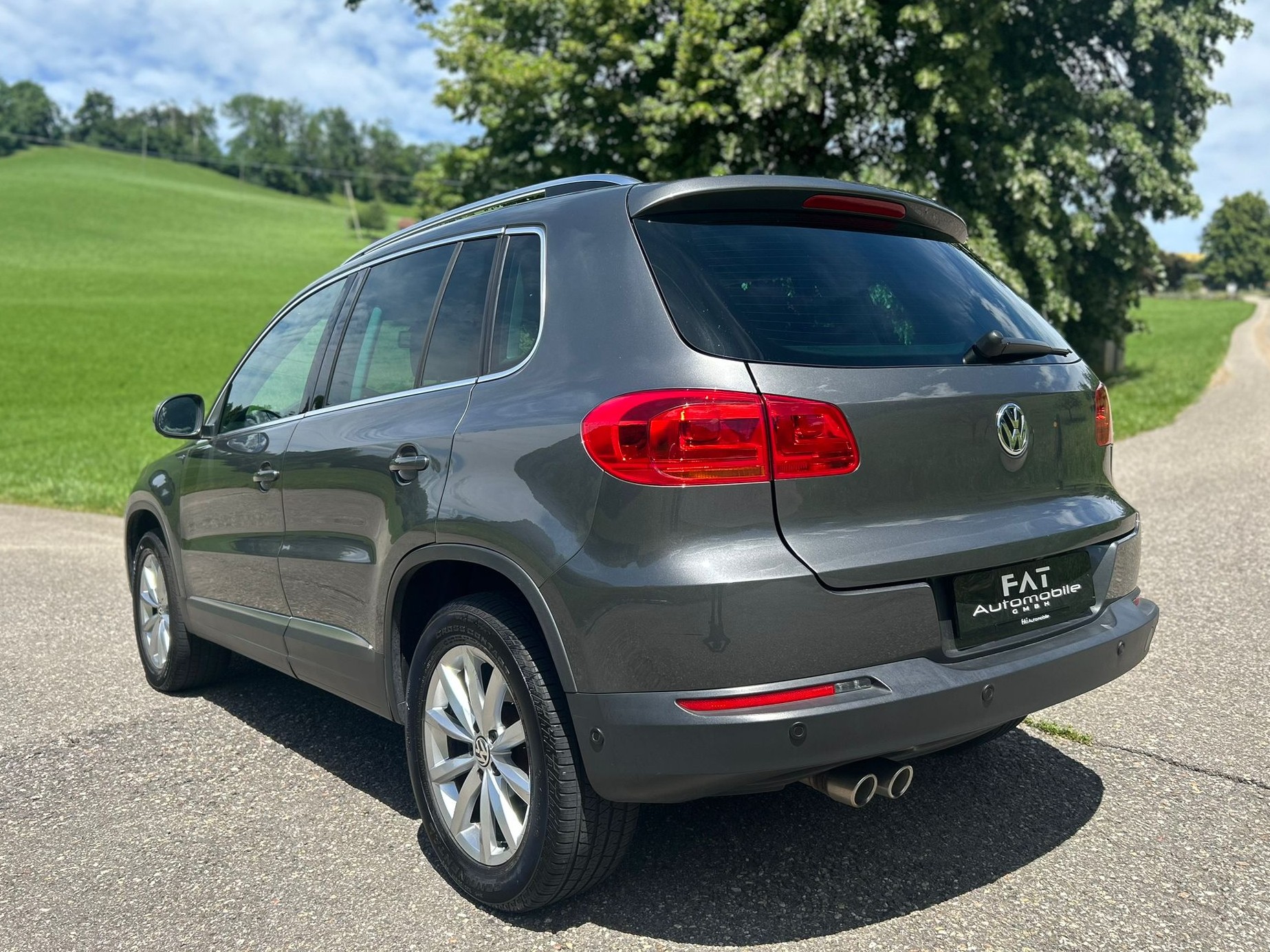 VW Tiguan 2.0 TDI Lounge 4Motion DSG-image-2