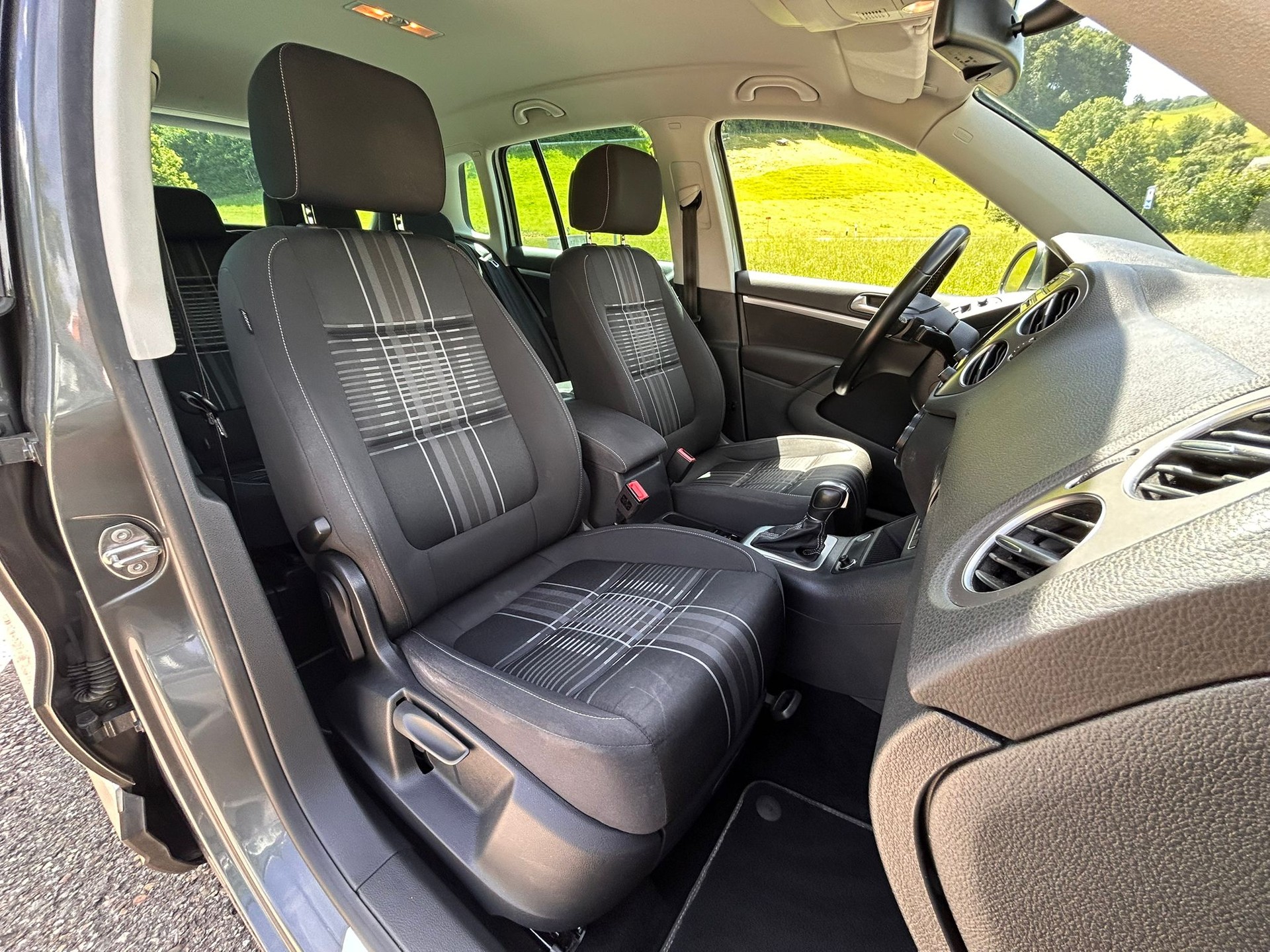 VW Tiguan 2.0 TDI Lounge 4Motion DSG-image-11