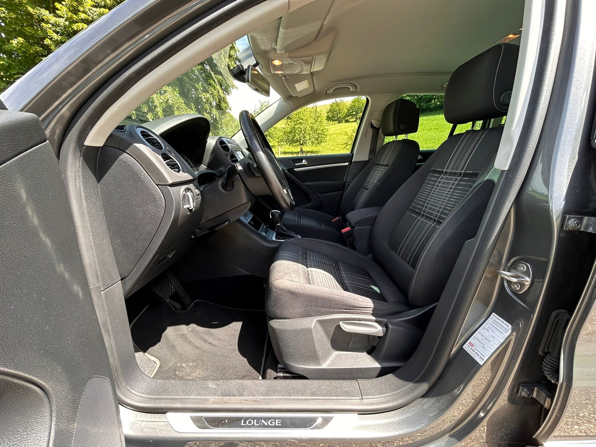 VW Tiguan 2.0 TDI Lounge 4Motion DSG-image-13