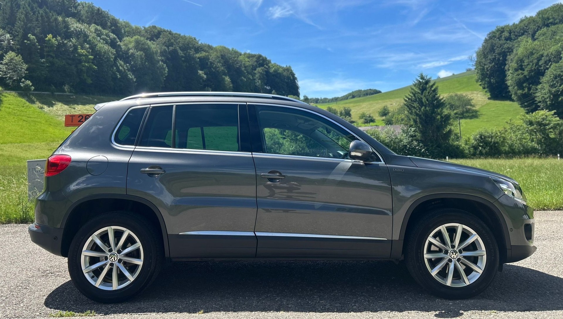VW Tiguan 2.0 TDI Lounge 4Motion DSG-image-5