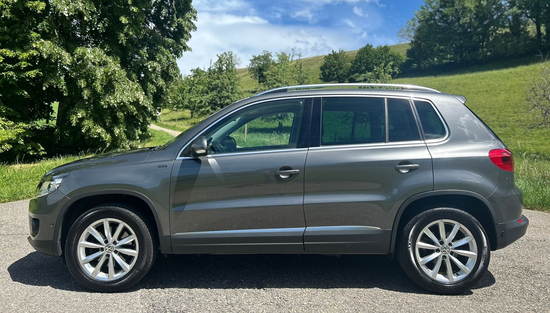 VW Tiguan 2.0 TDI Lounge 4Motion DSG-image-1
