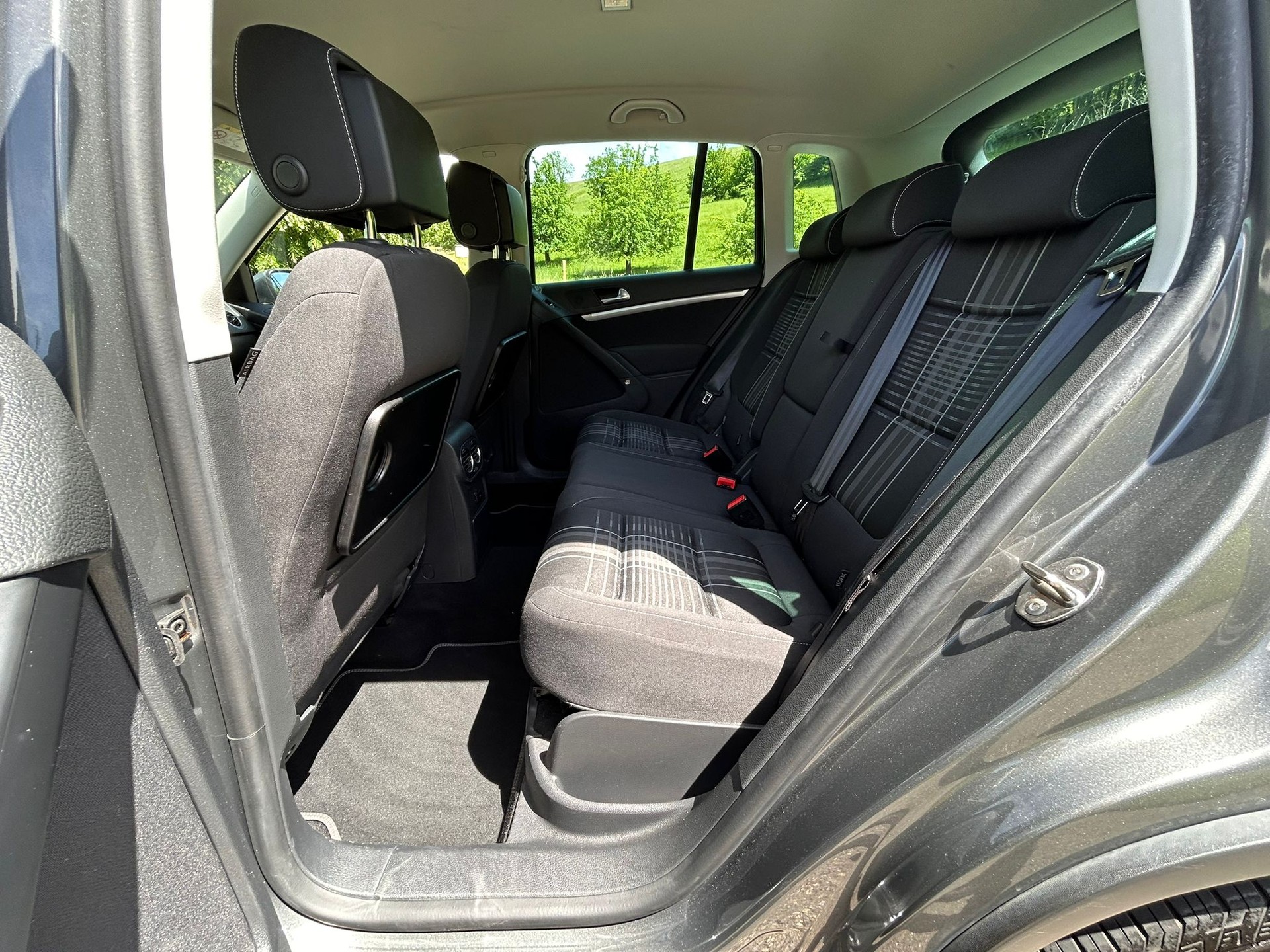 VW Tiguan 2.0 TDI Lounge 4Motion DSG-image-12
