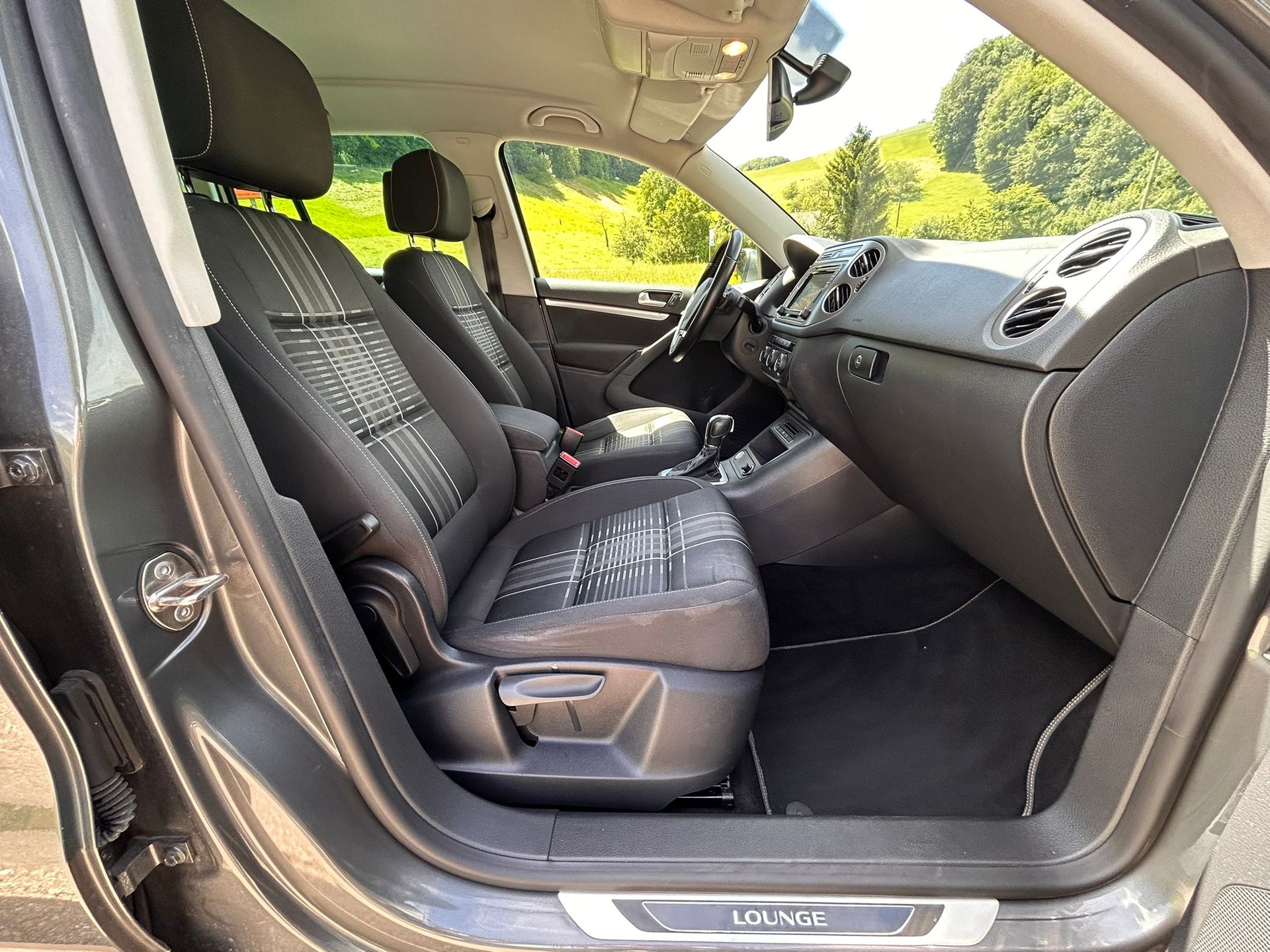 VW Tiguan 2.0 TDI Lounge 4Motion DSG-image-10