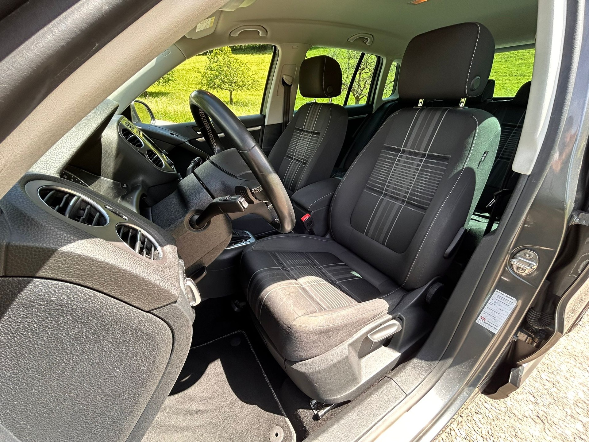 VW Tiguan 2.0 TDI Lounge 4Motion DSG-image-14