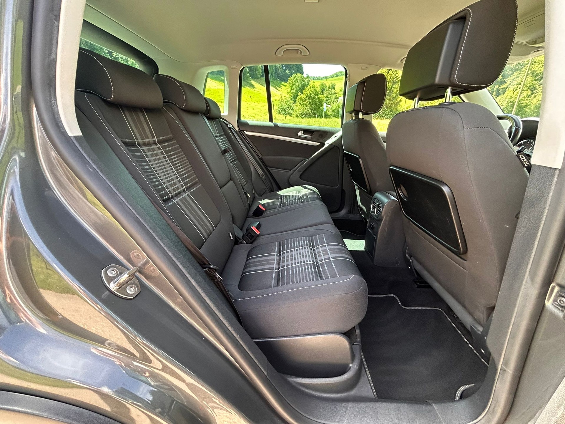 VW Tiguan 2.0 TDI Lounge 4Motion DSG-image-9