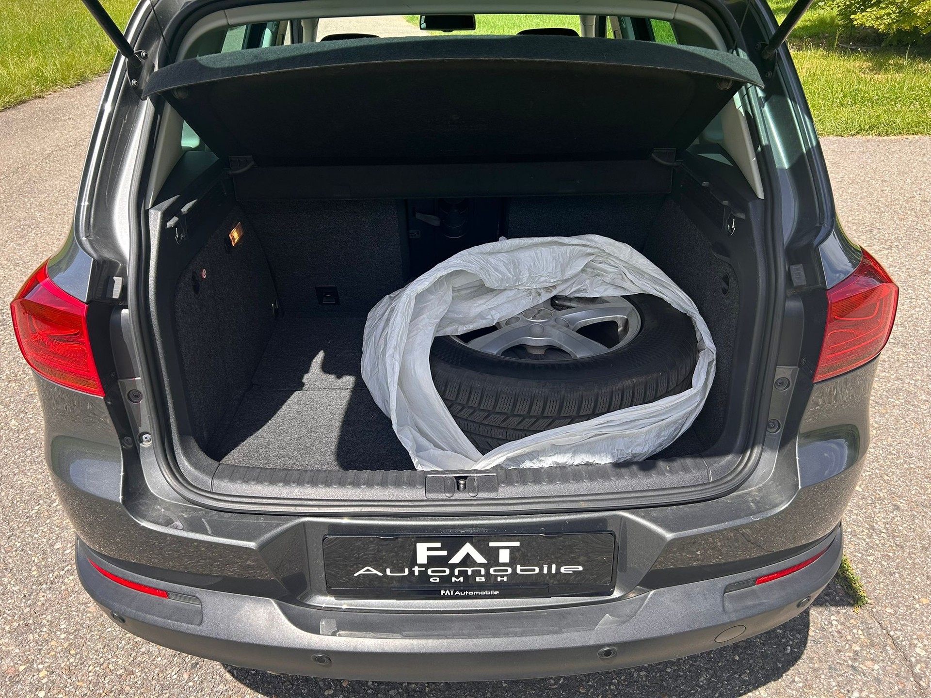 VW Tiguan 2.0 TDI Lounge 4Motion DSG-image-8