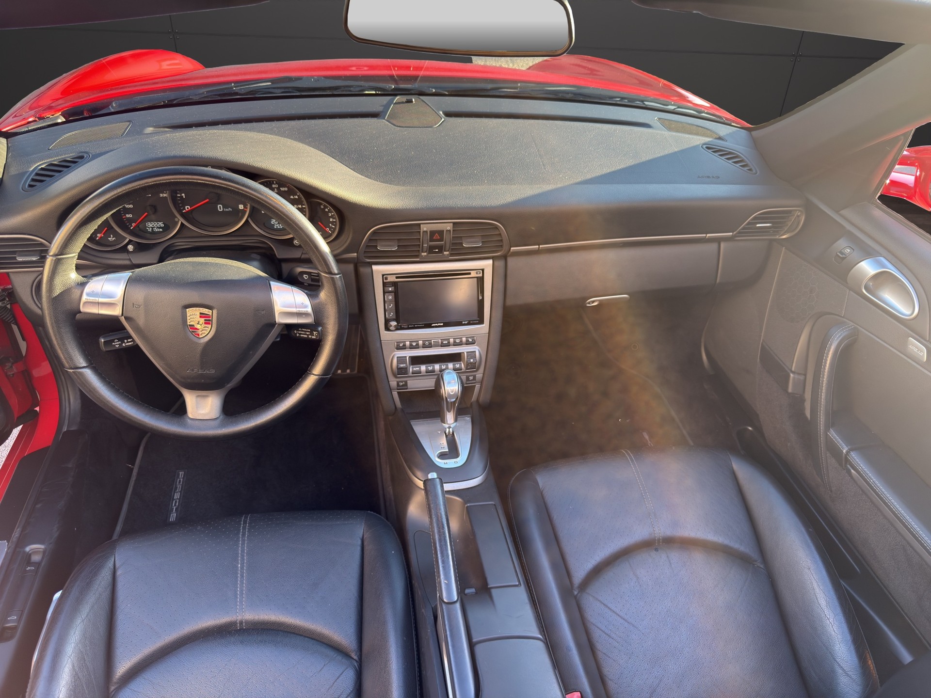 PORSCHE 911 3.6 Carrera 4-image-9