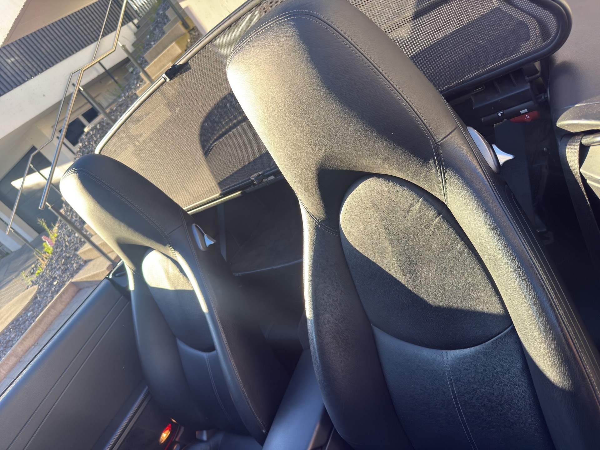 PORSCHE 911 3.6 Carrera 4-image-11