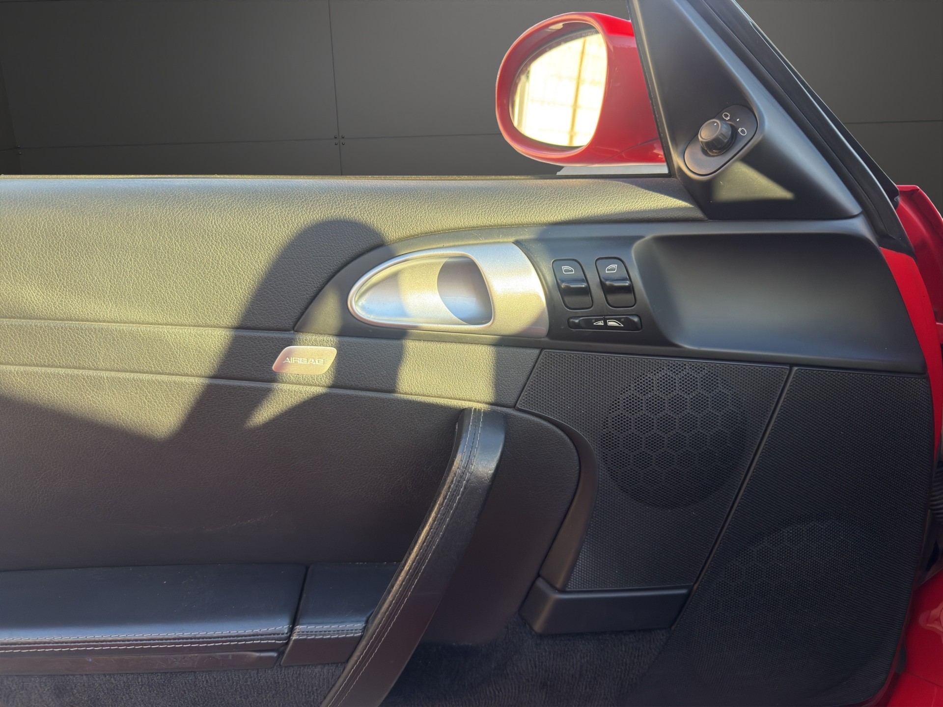 PORSCHE 911 3.6 Carrera 4-image-12