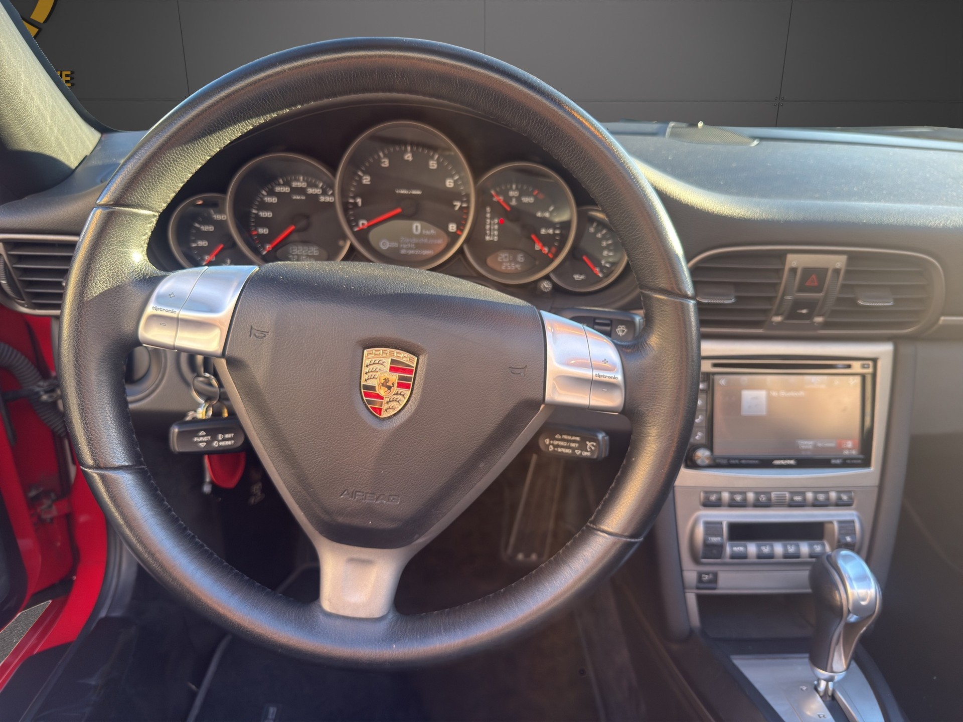 PORSCHE 911 3.6 Carrera 4-image-7