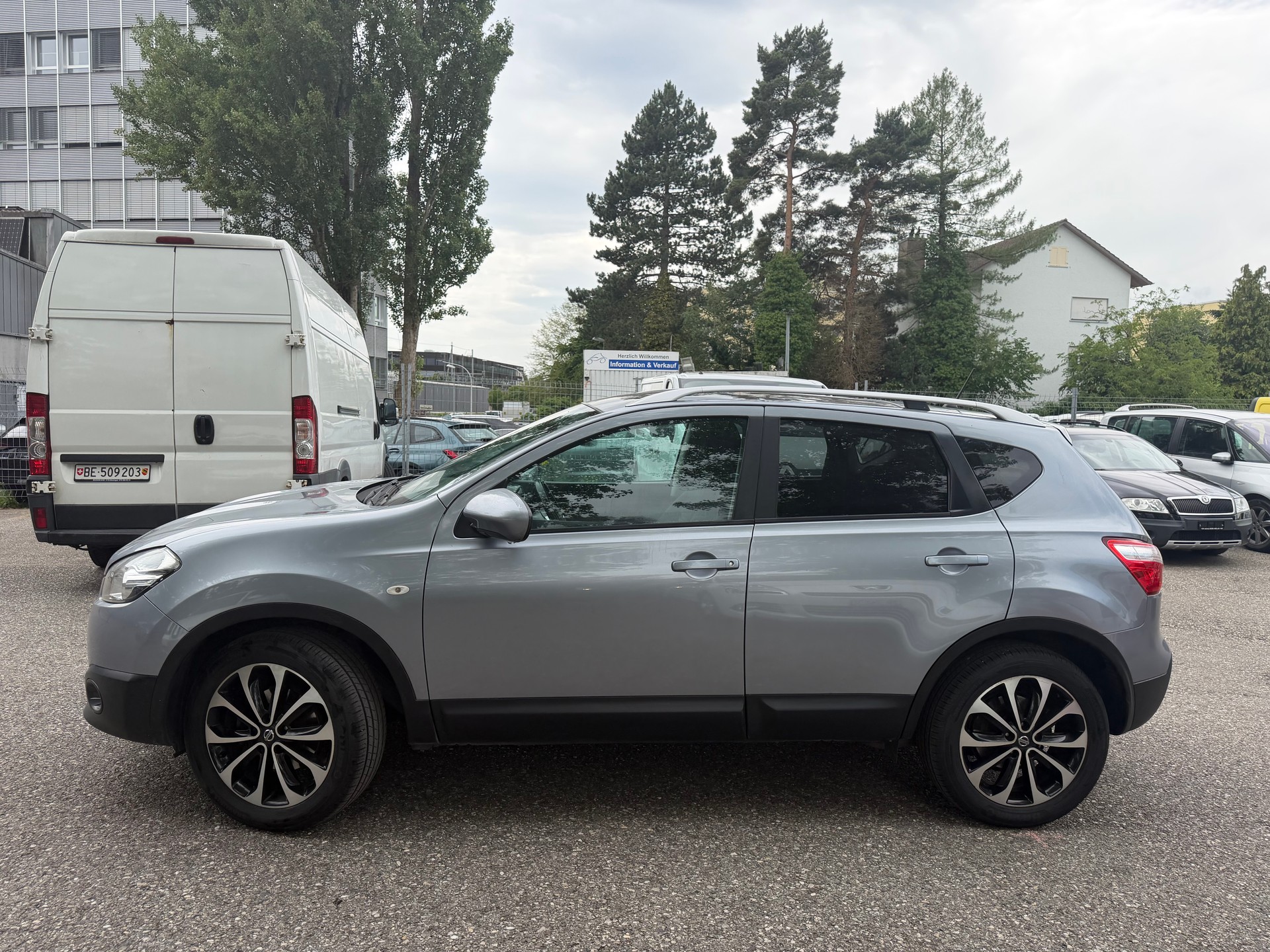 NISSAN Qashqai 2.0 4WD i-Way XTronic CVT * Navigation * Klima-auto * MF-Lenkrad-Tempomat * RF-Kamera * AHK 1400Kg * B5a-image-11