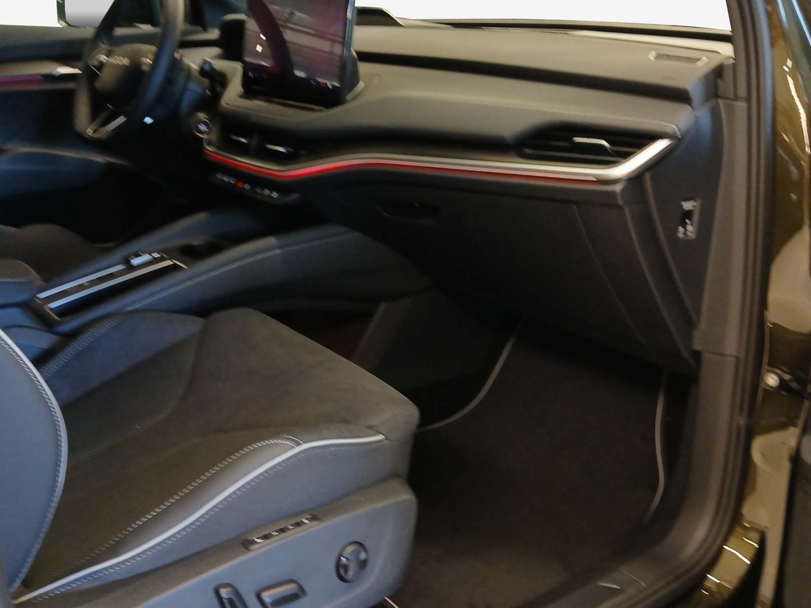SKODA Enyaq 85x Sportline 4x4-image-13