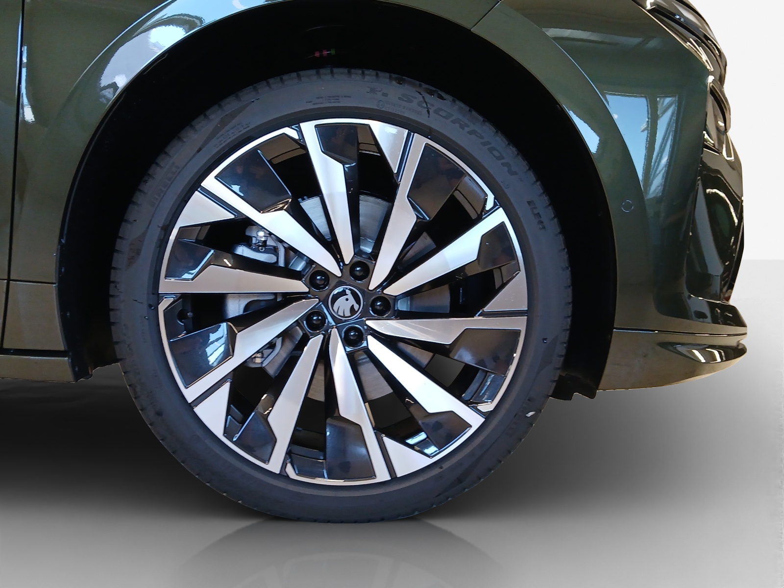 SKODA Enyaq 85x Sportline 4x4-image-14