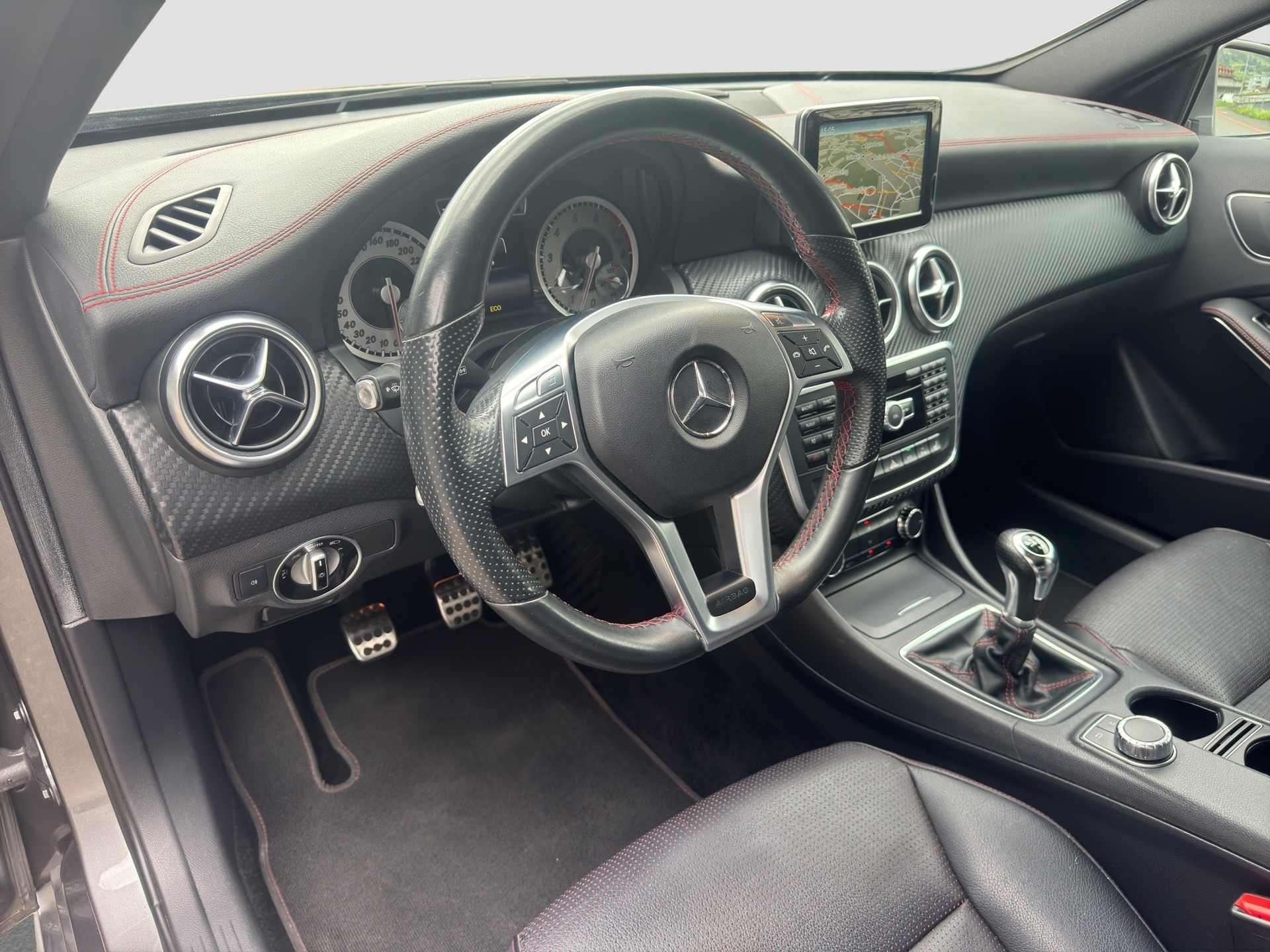 MERCEDES-BENZ A 200 AMG Line-image-8