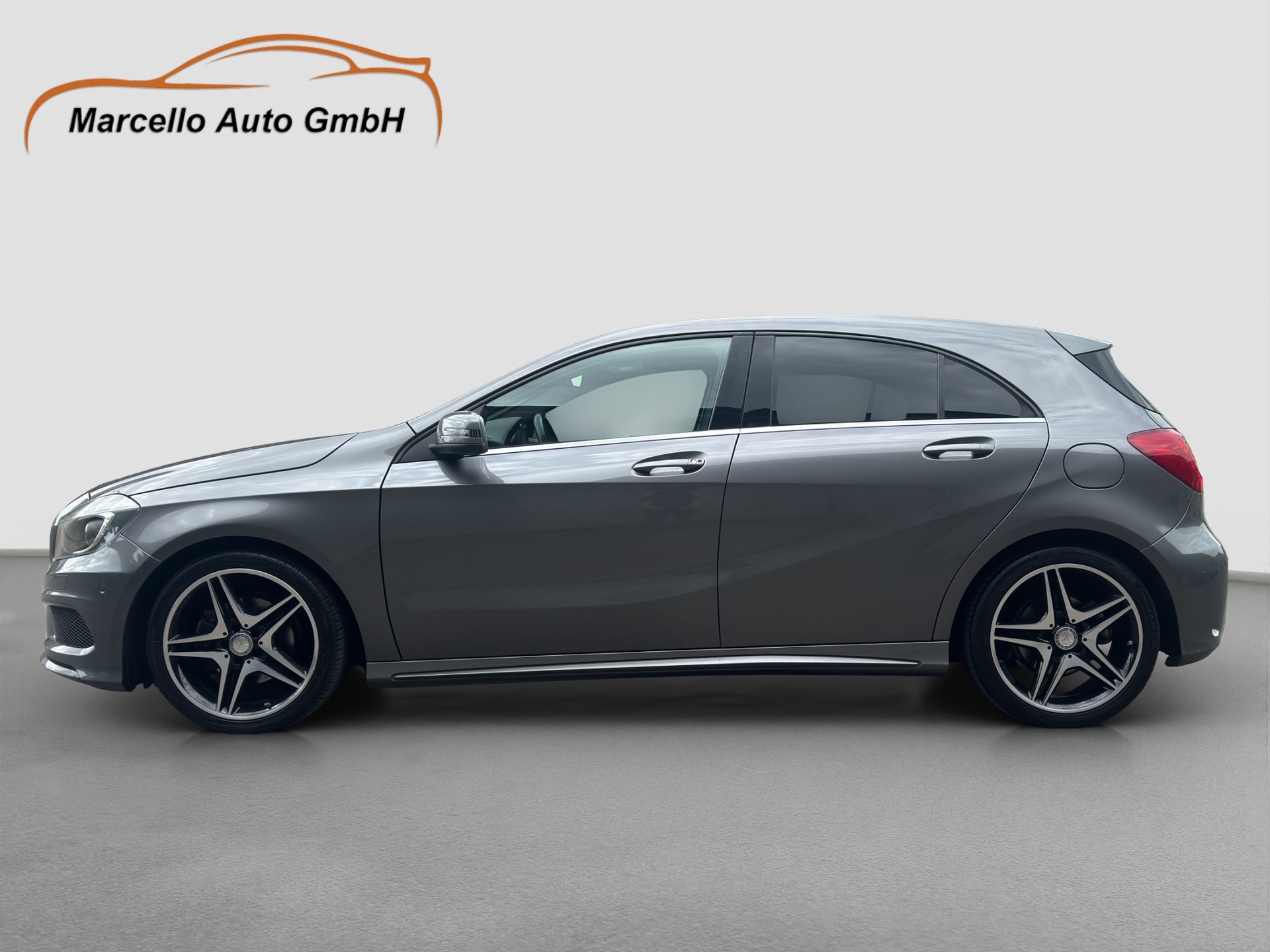 MERCEDES-BENZ A 200 AMG Line-image-1