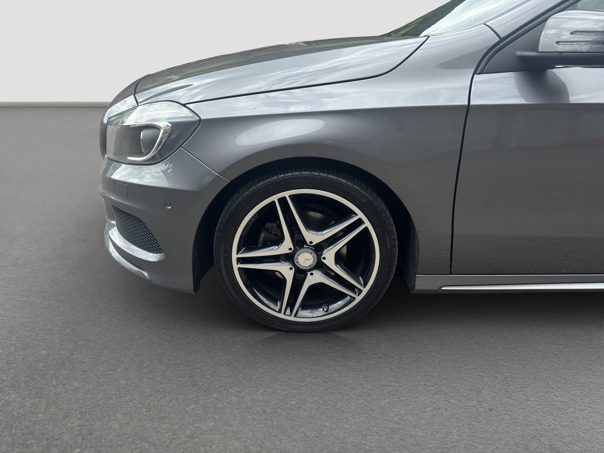 MERCEDES-BENZ A 200 AMG Line-image-14