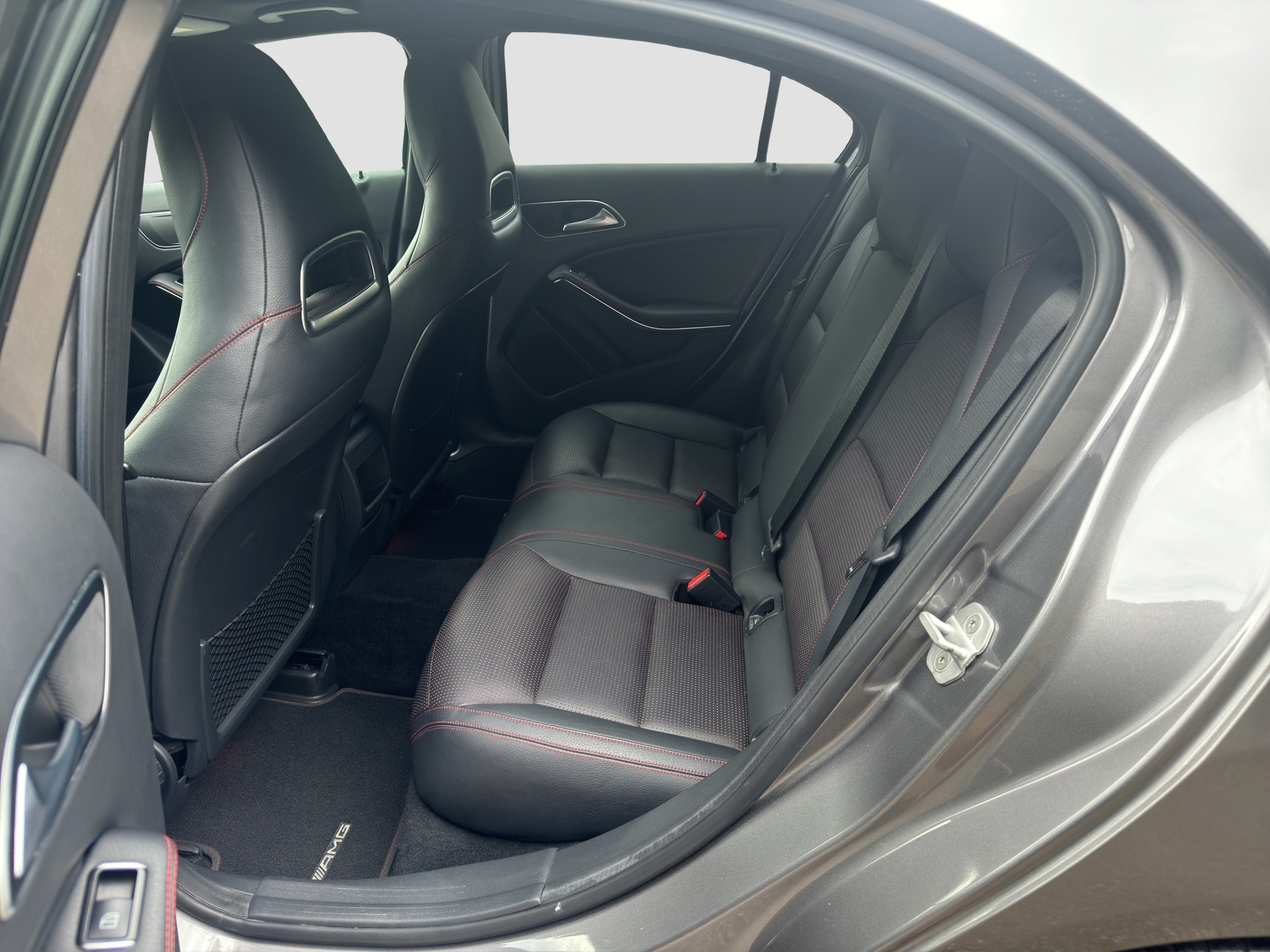MERCEDES-BENZ A 200 AMG Line-image-10