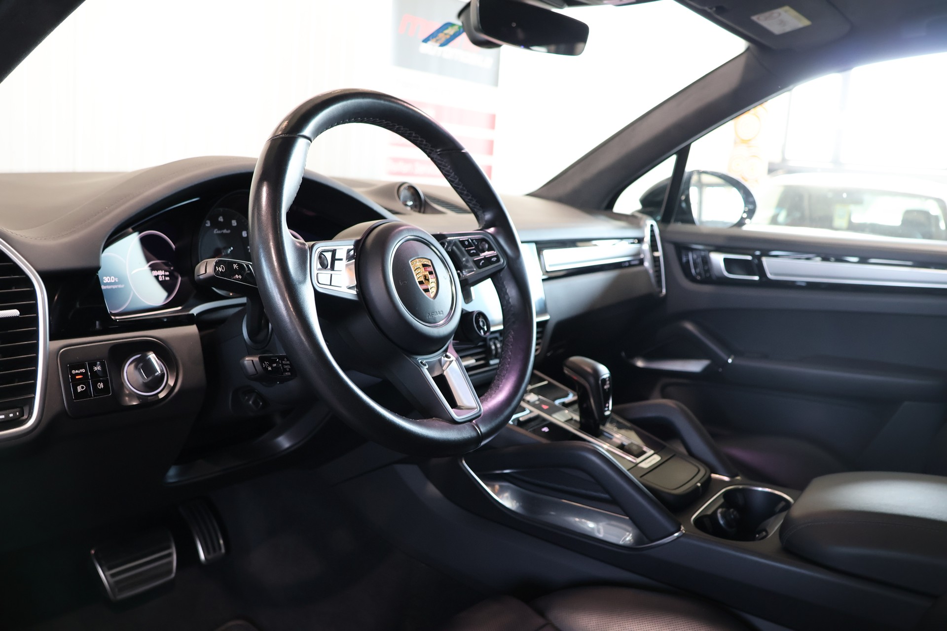PORSCHE Cayenne Turbo-image-10