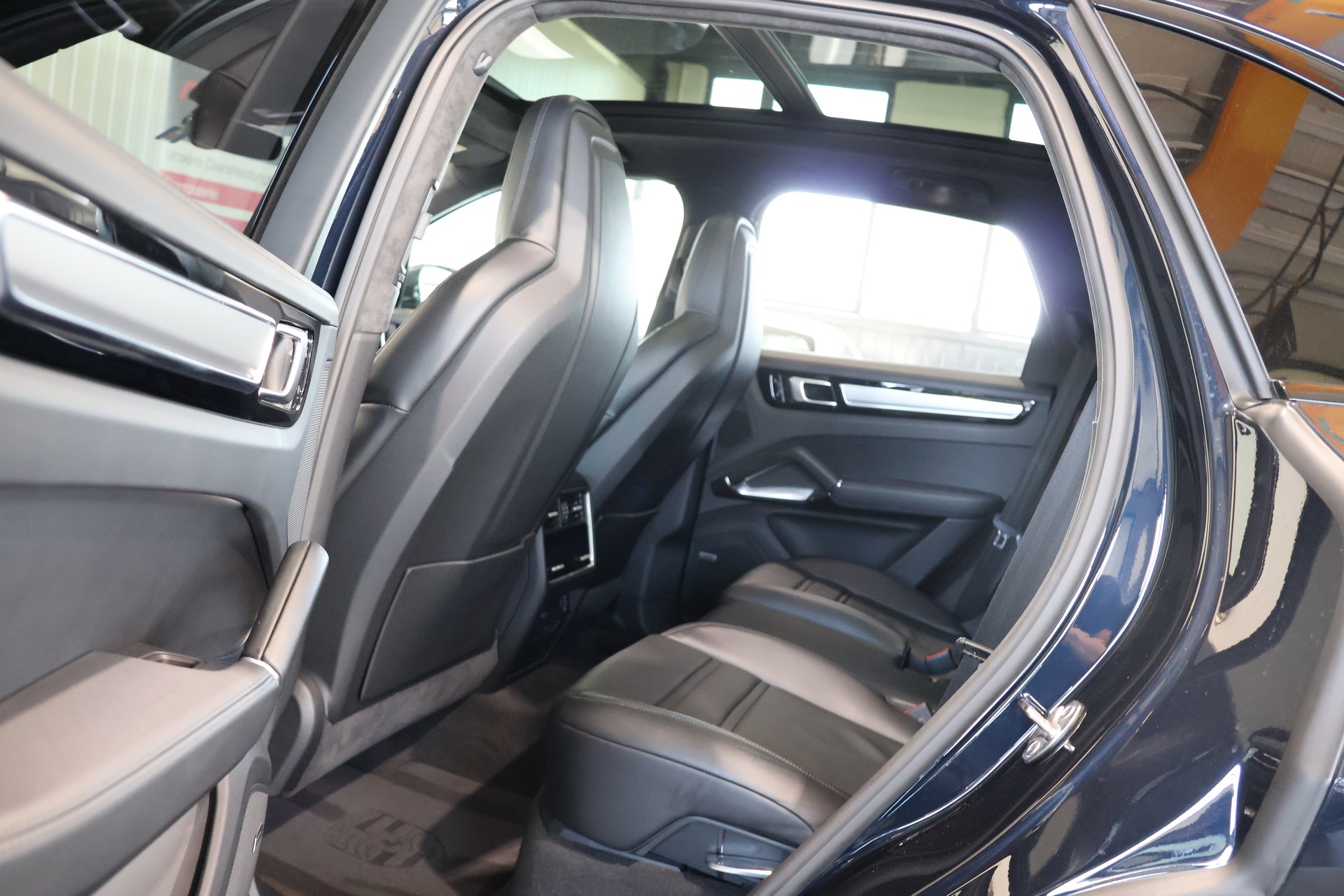 PORSCHE Cayenne Turbo-image-14