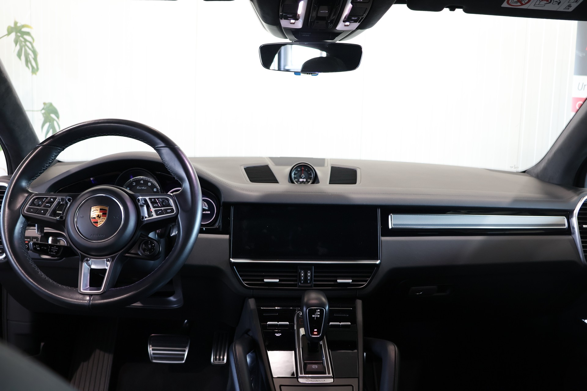 PORSCHE Cayenne Turbo-image-11