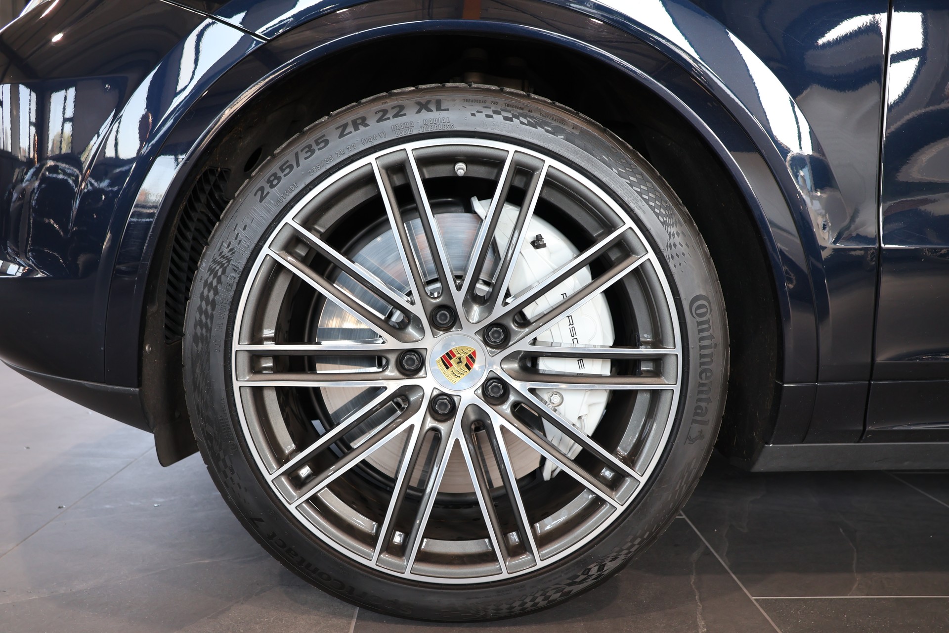 PORSCHE Cayenne Turbo-image-5