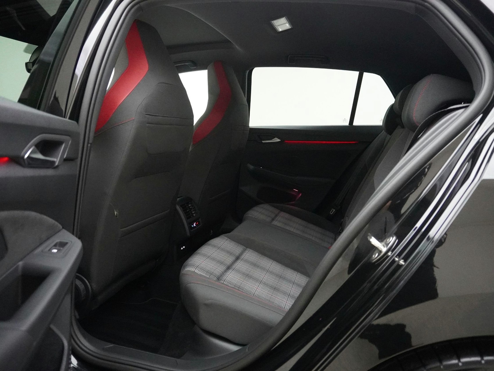 VW Golf 8.5 2.0 TSI DSG GTI Black Style (2025) ** Harman/Kardon / Head-Up / Panoramadach **-image-11