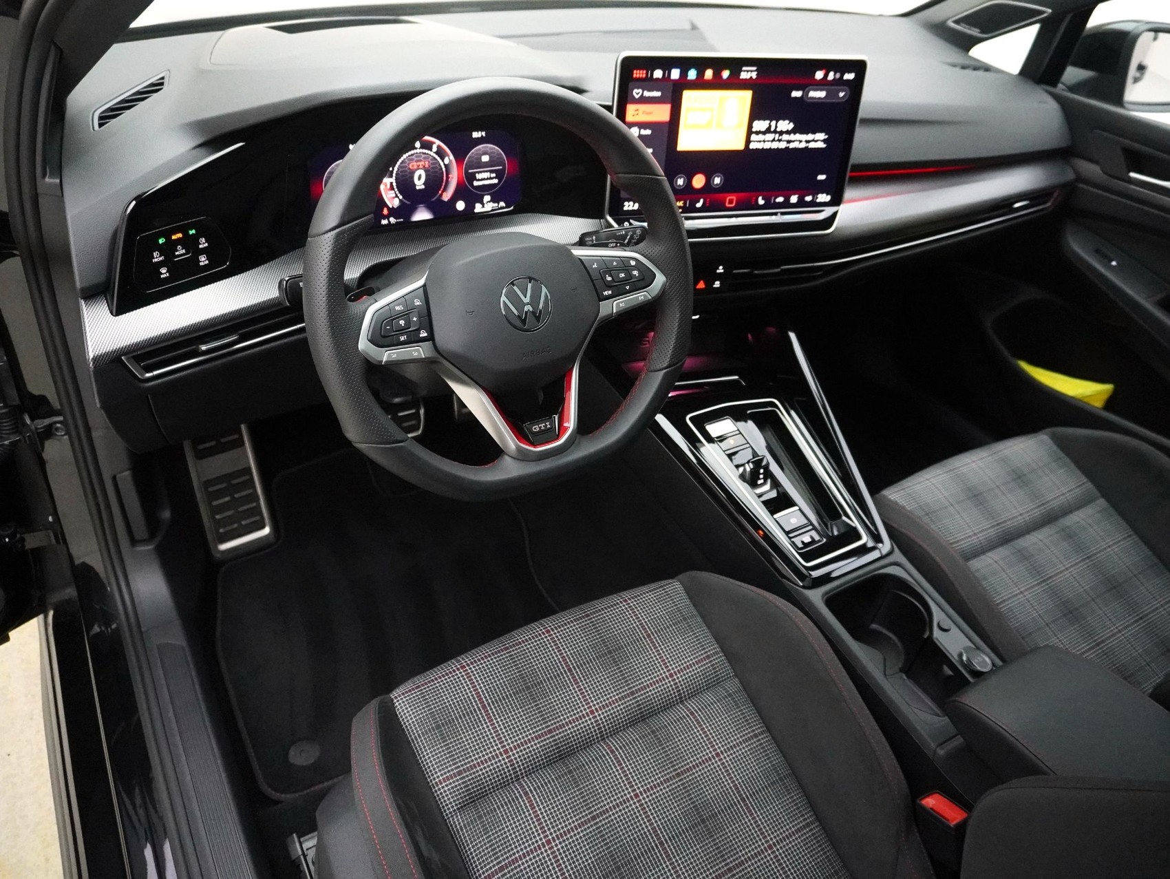 VW Golf 8.5 2.0 TSI DSG GTI Black Style (2025) ** Harman/Kardon / Head-Up / Panoramadach **-image-9