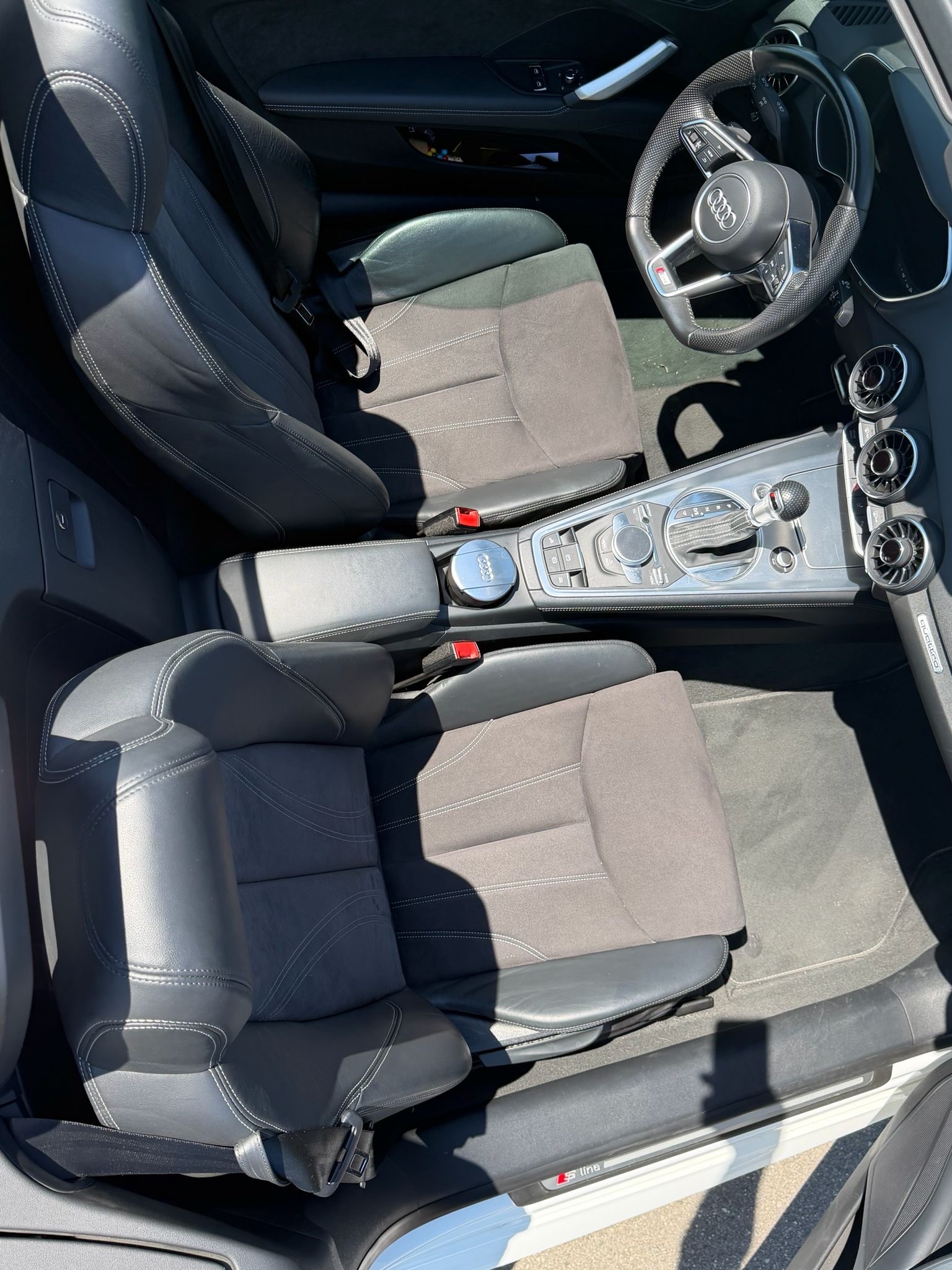 AUDI TT 2.0 TFSI quattro S-Tronic-image-2
